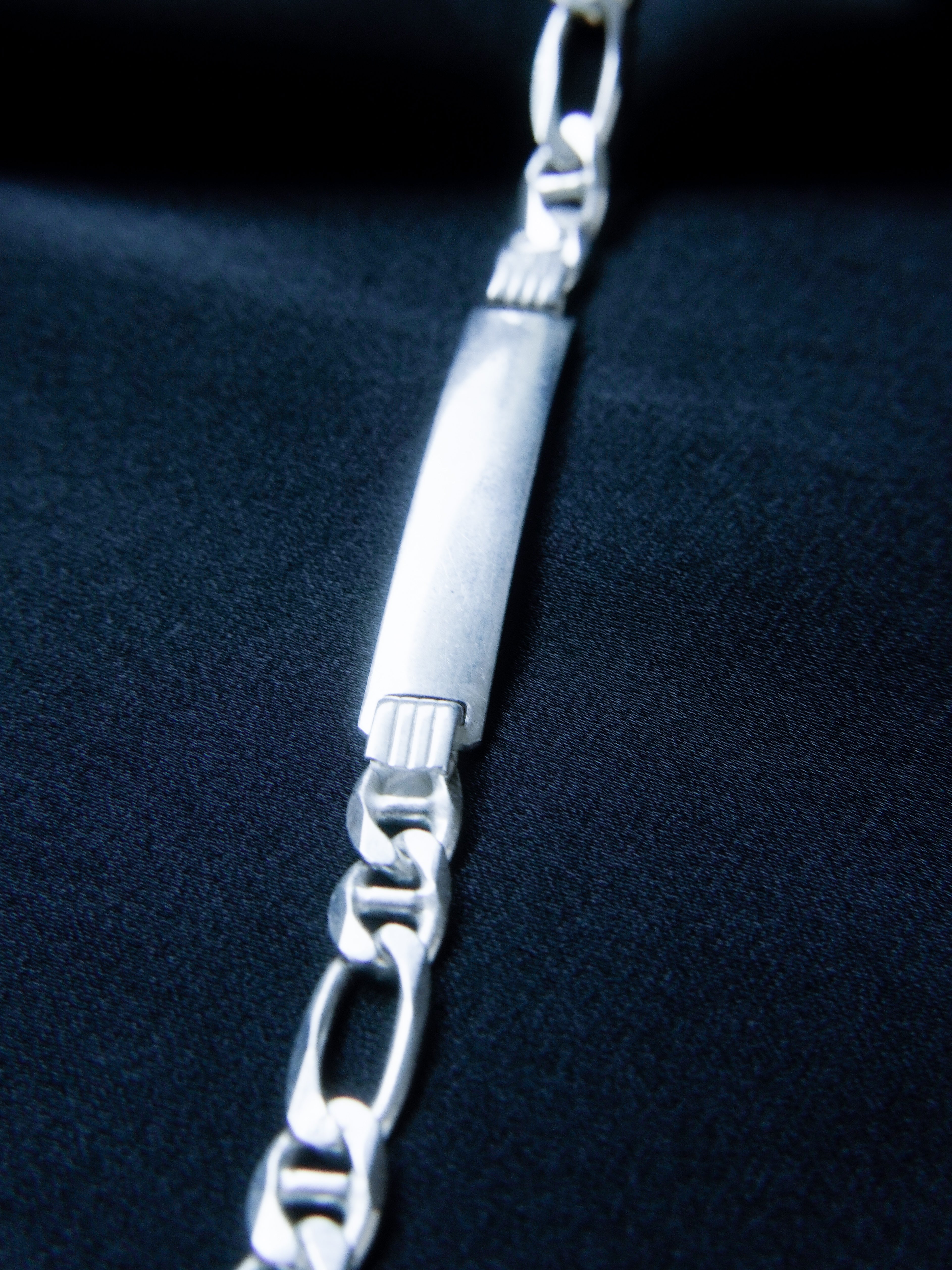 PULSO ESCLAVA FIGARO ESPECIAL 9.19gr / 21,5cm / Plata