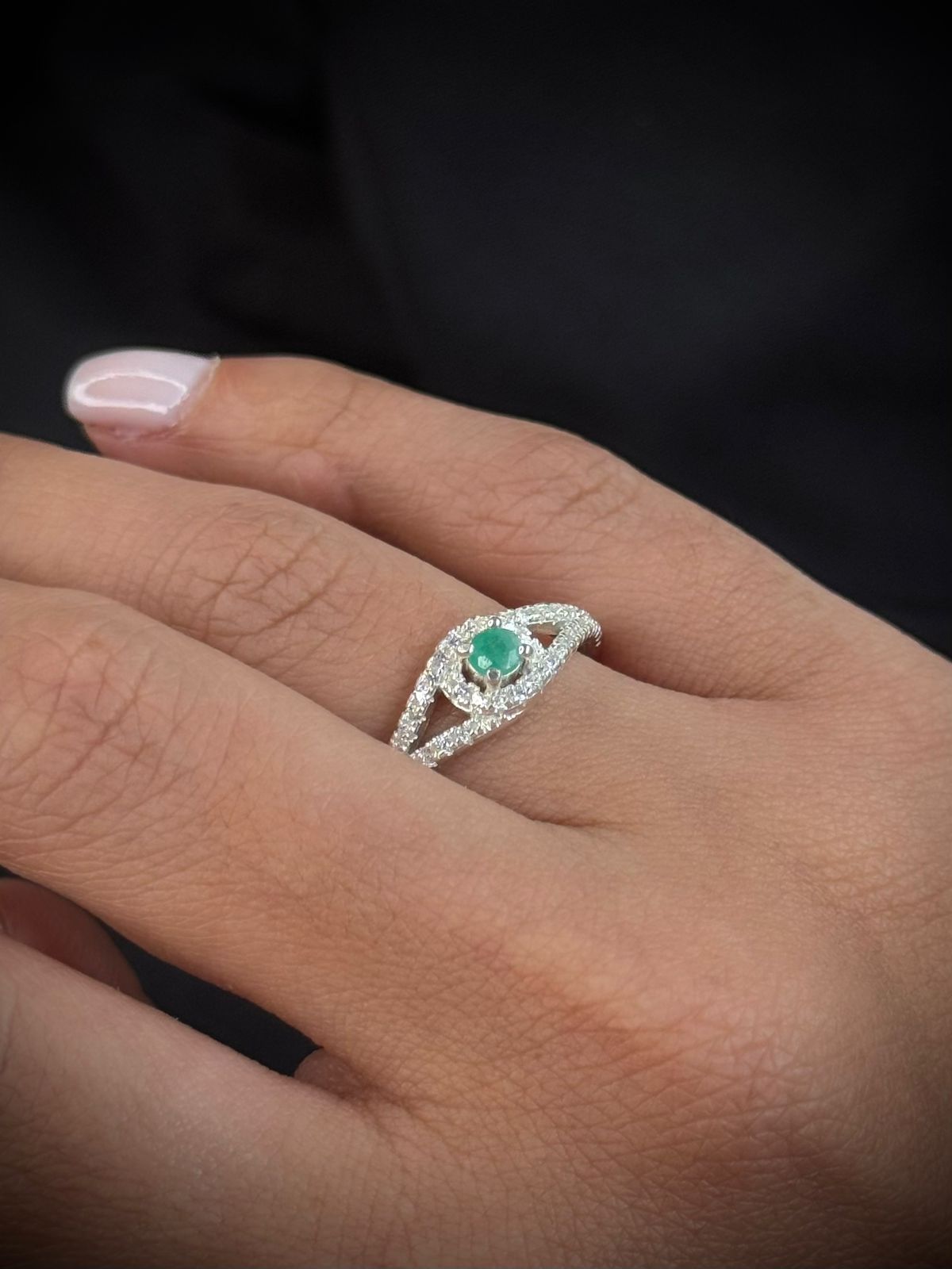 SOLITARIO ODETTE ESMERALDA 2.22gr / TALLA 8 / PLATA (Joya)