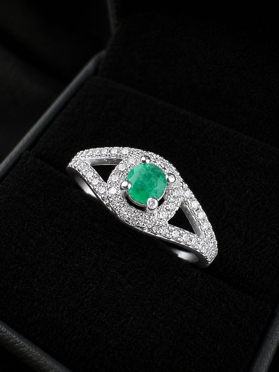 SOLITARIO ODETTE ESMERALDA 2.22gr / TALLA 8 / PLATA (Joya)