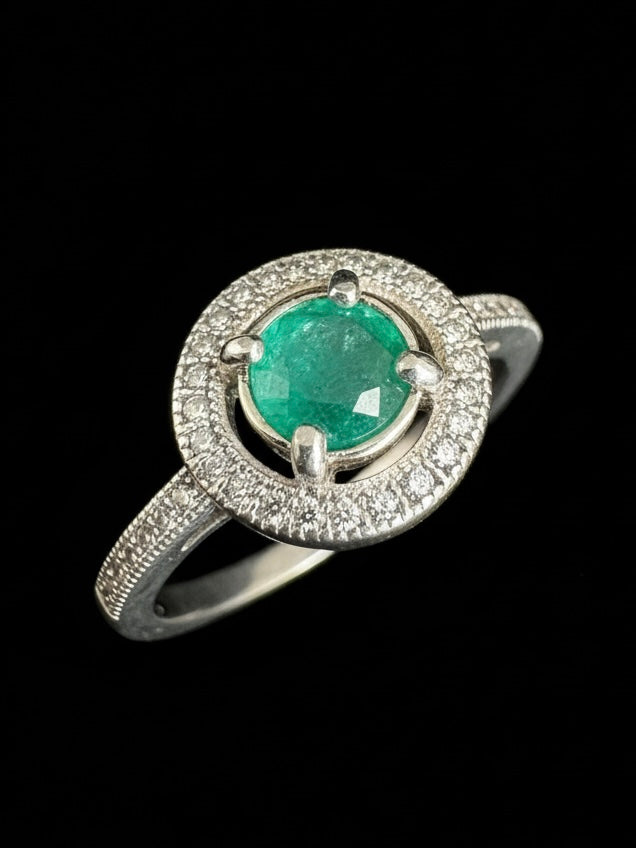 SOLITARIO LUCERO ESMERLADA TALLA 7 1.8gr / Plata (Joya)