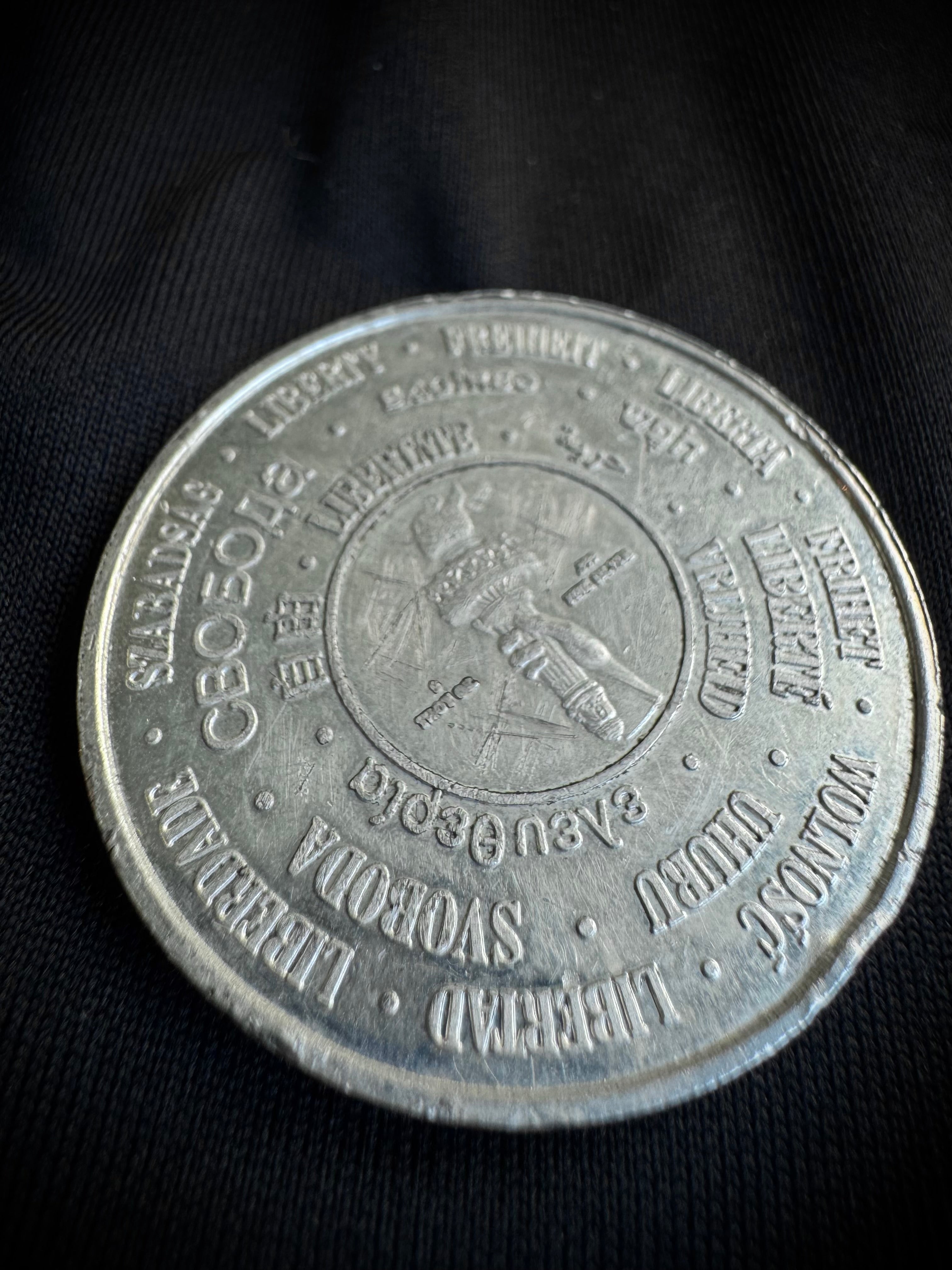 MONEDA ESTATUA DE LA LIBERTAD 1986 31.19gr / 3.8cm / PLATAMONEDA