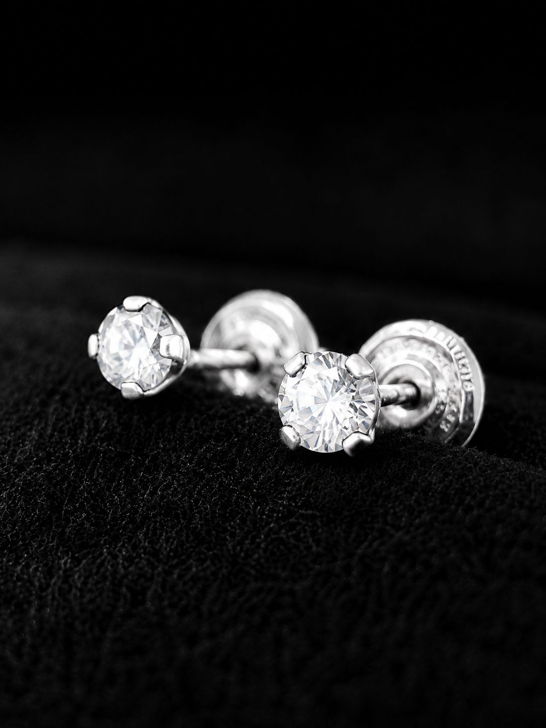 TOPOS BLANCOS MINI 0.31gr / PLATA (Joya)