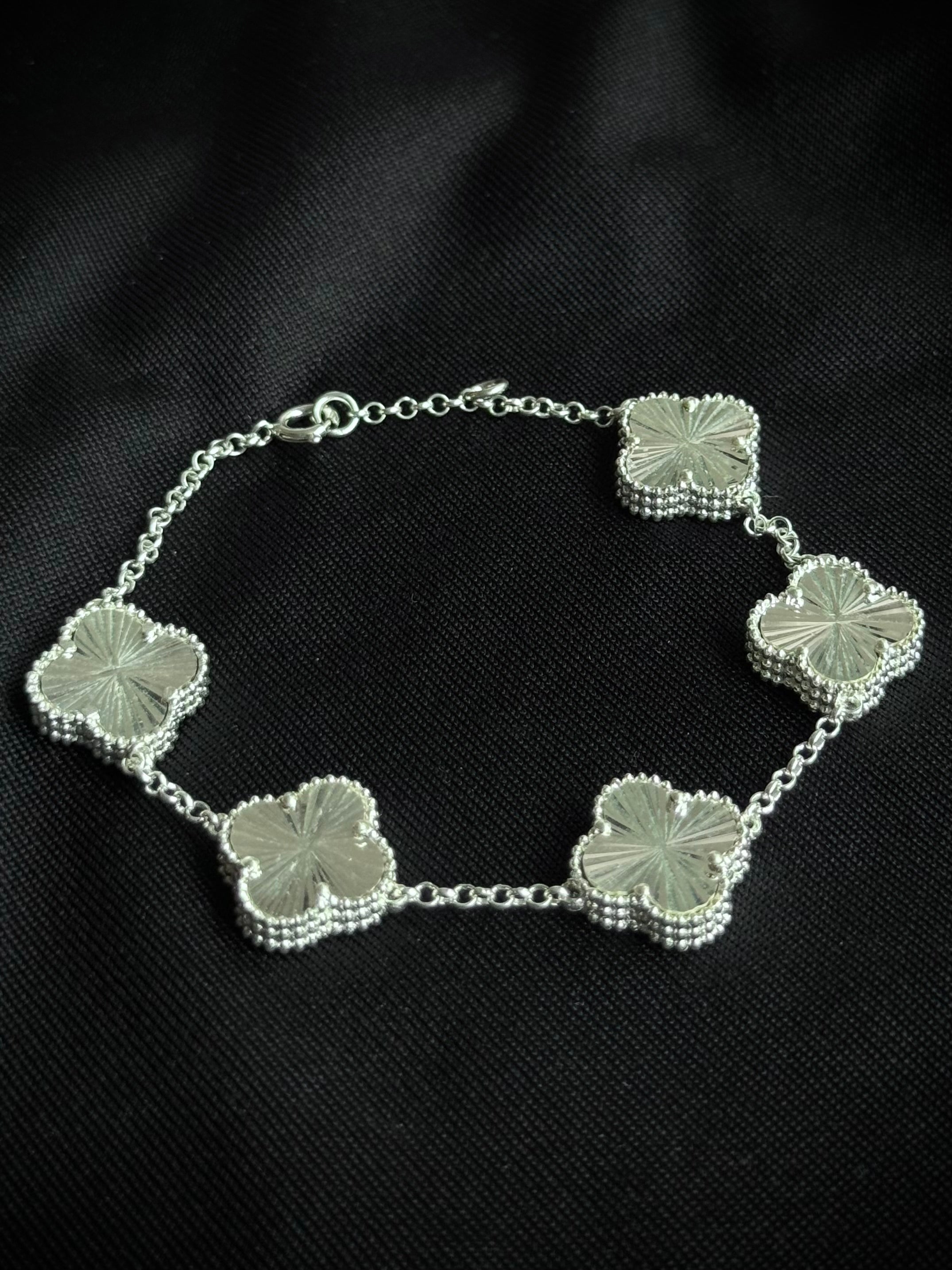 PULSO TREBOL DIAMANTADO BLANCO 13gr / PLATA Esp.