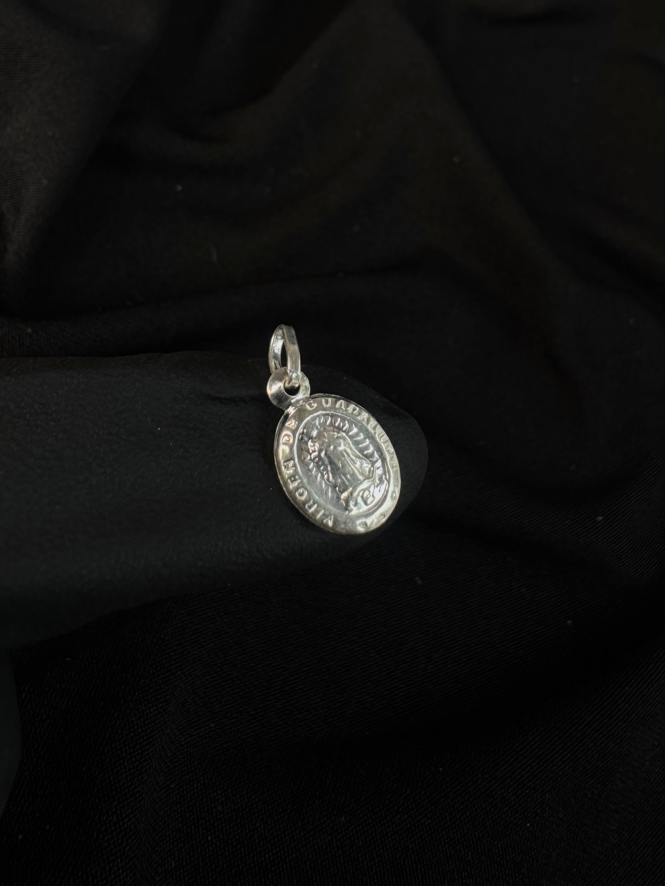 DIJE MEDALLA GUADALUPE 0.7gr / 1cm / PLATA