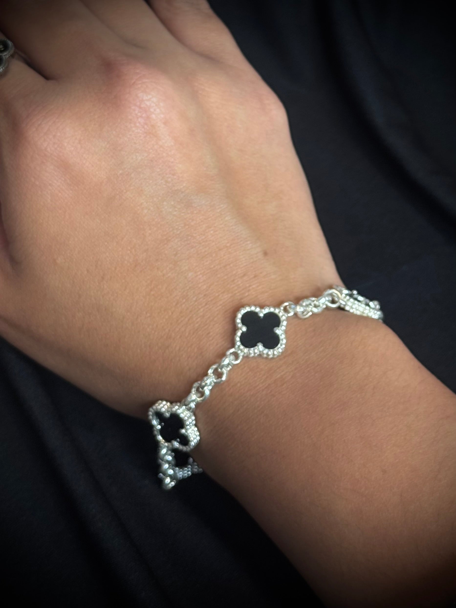 PULSO Trebol negro 9.54gr / 16cm / PLATA Esp. Esp.