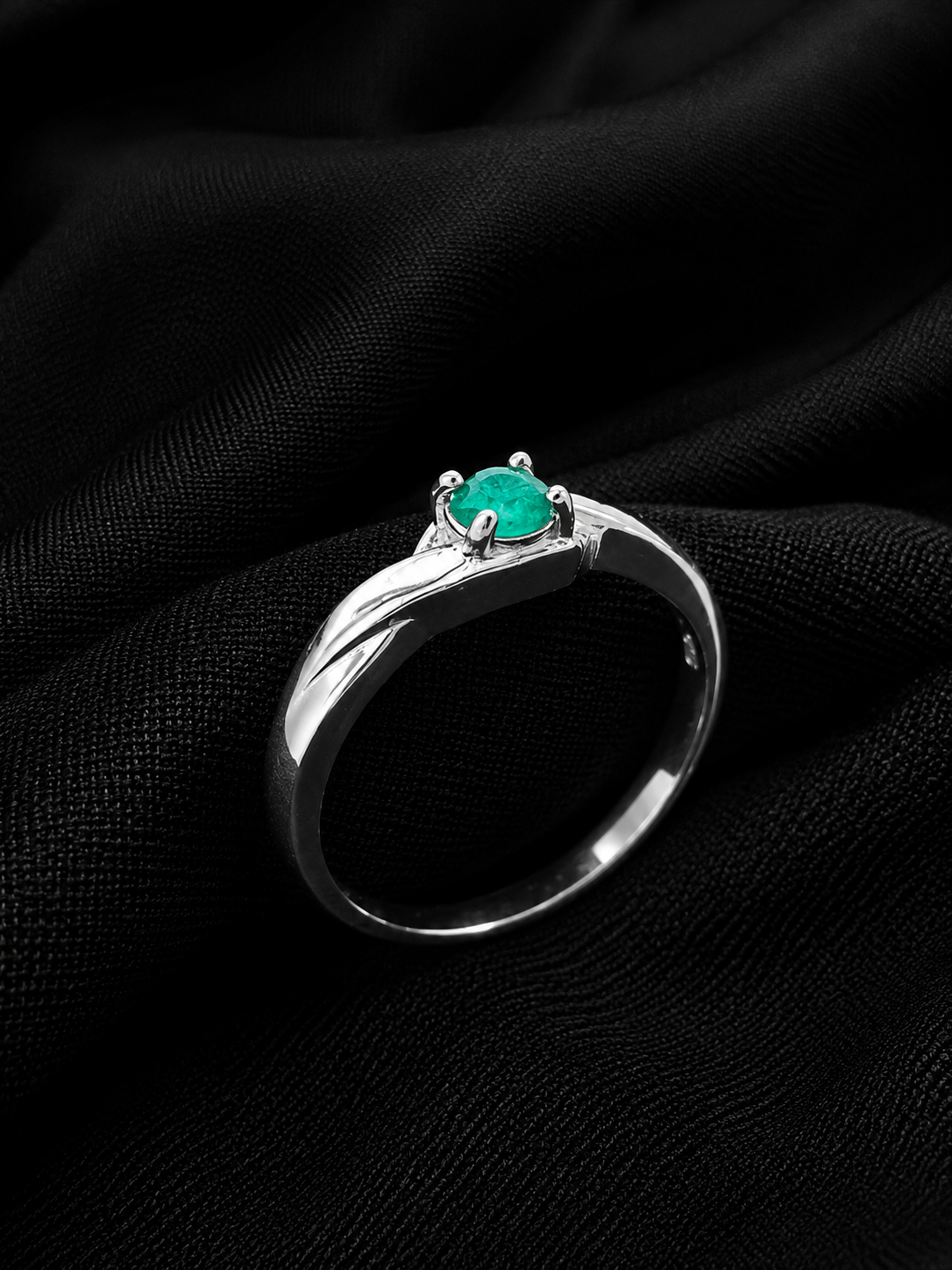 SOLITARIO VALENTINA ESMERALDA 1.58gr / TALLA 7 / PLATA (Joya)
