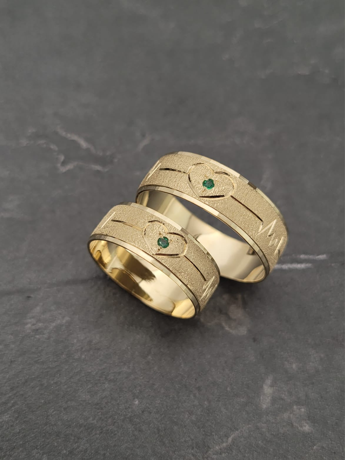 ARGOLLA PAR RIUTAL 0.04 CTS ESMERALDA 6gr / ORO AMARILLO Nac (Joya)