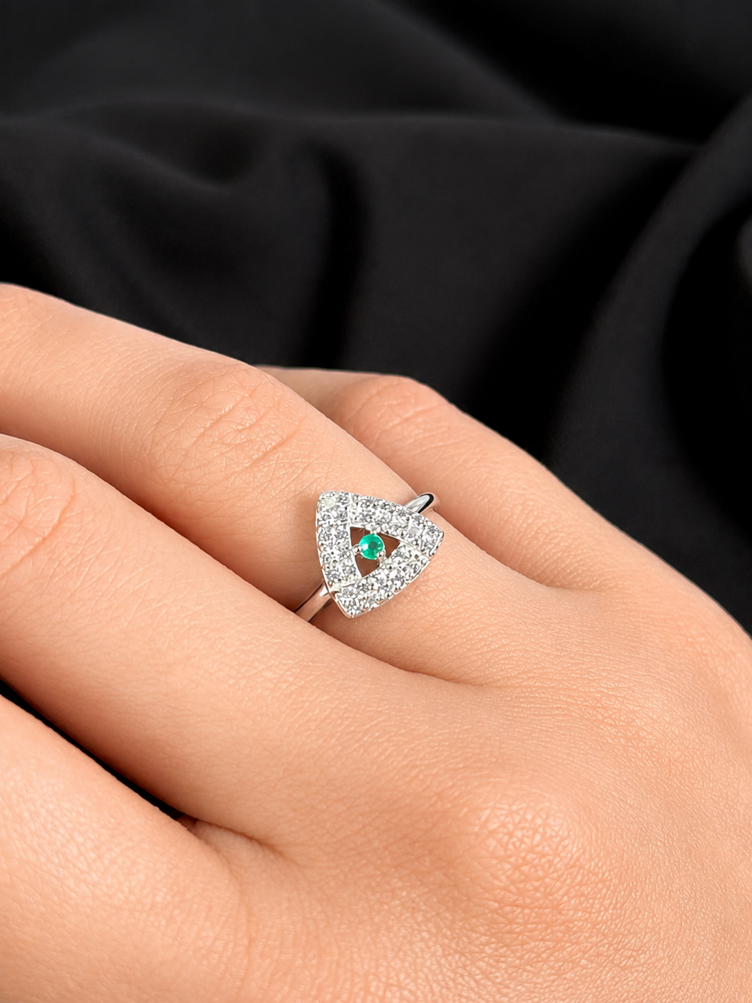 SOLITARIO MORGANA ESMERALDA 1.56gr / TALLA 4 3/4 / PLATA (Joya)