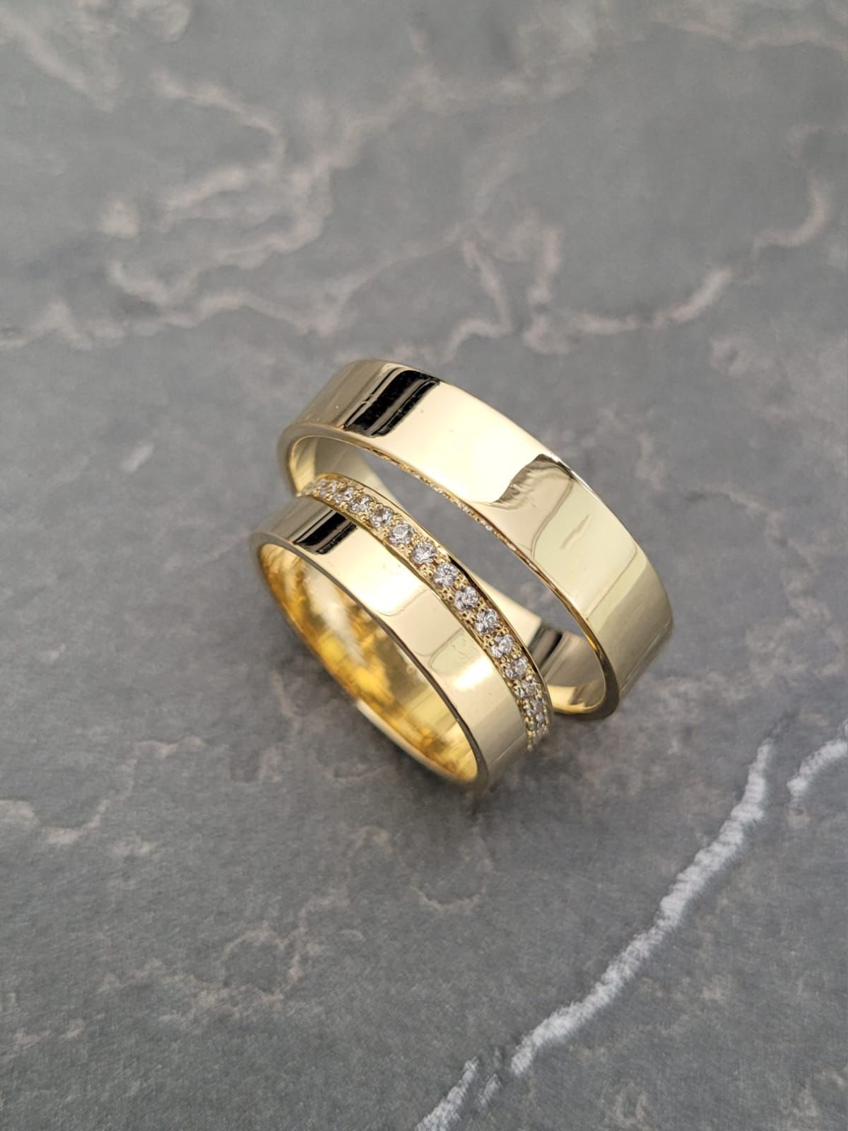 ARGOLLA PAR HORIZONTE 0.30 CTS DIAMANTES 8gr / ORO AMARILLO Nac (Joya)