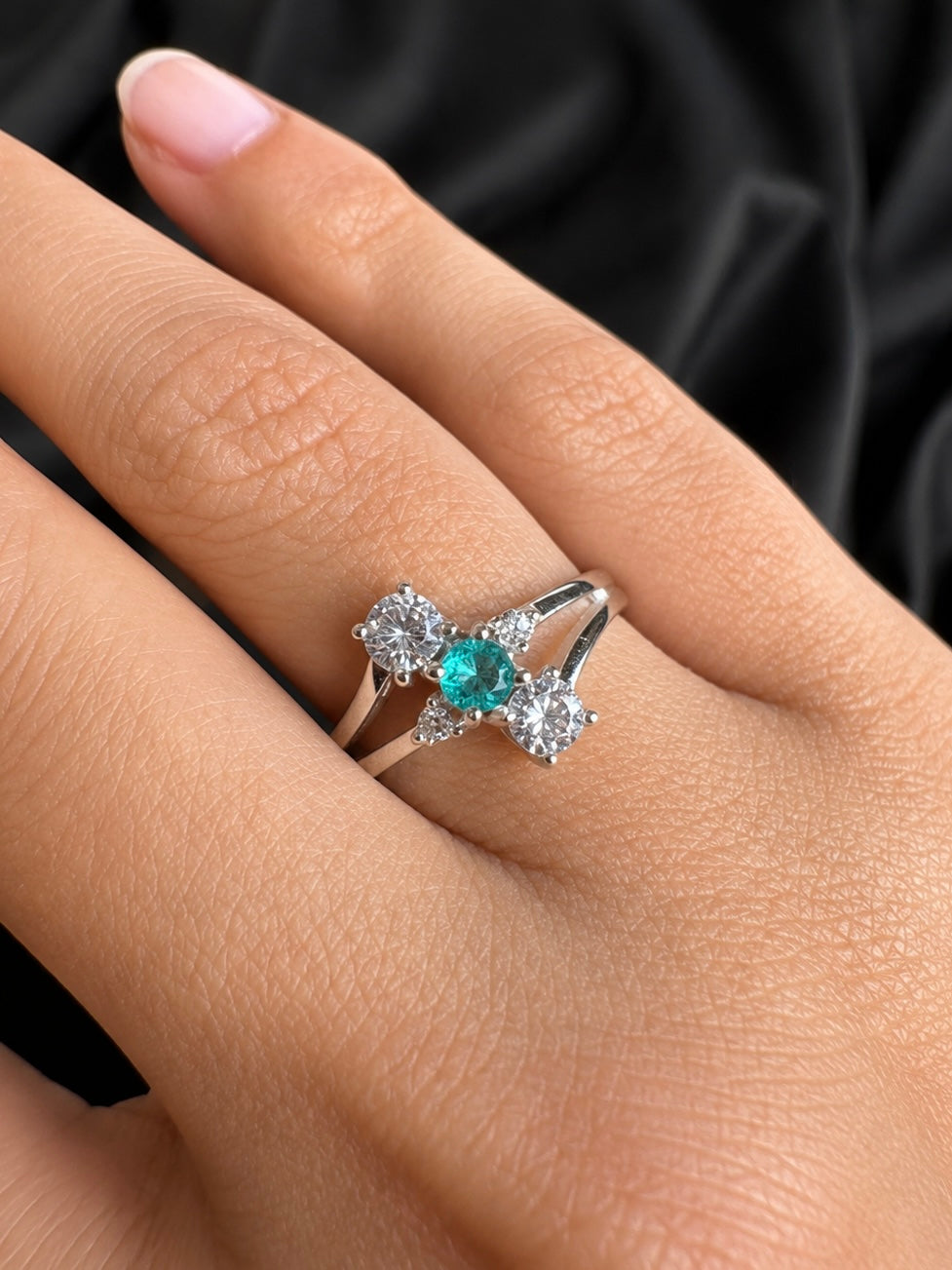 SOLITARIO DOMINIQUE ESMERALDA SWAROVSKI 1.85gr / TALLA 6 / PLATA (Joya)