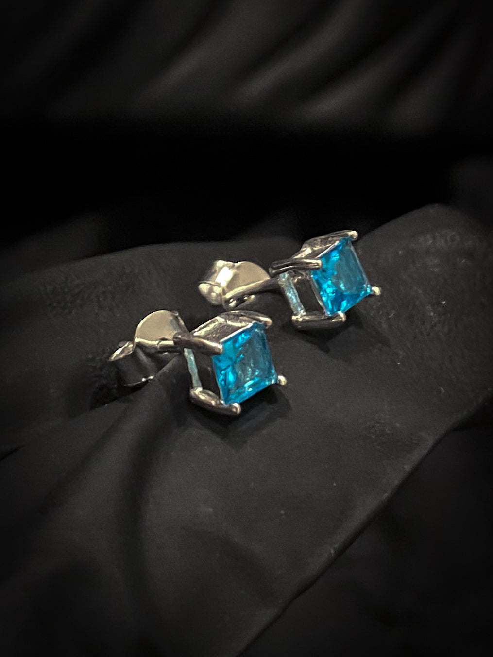 TOPO CUADRADO AZUL CELESTE