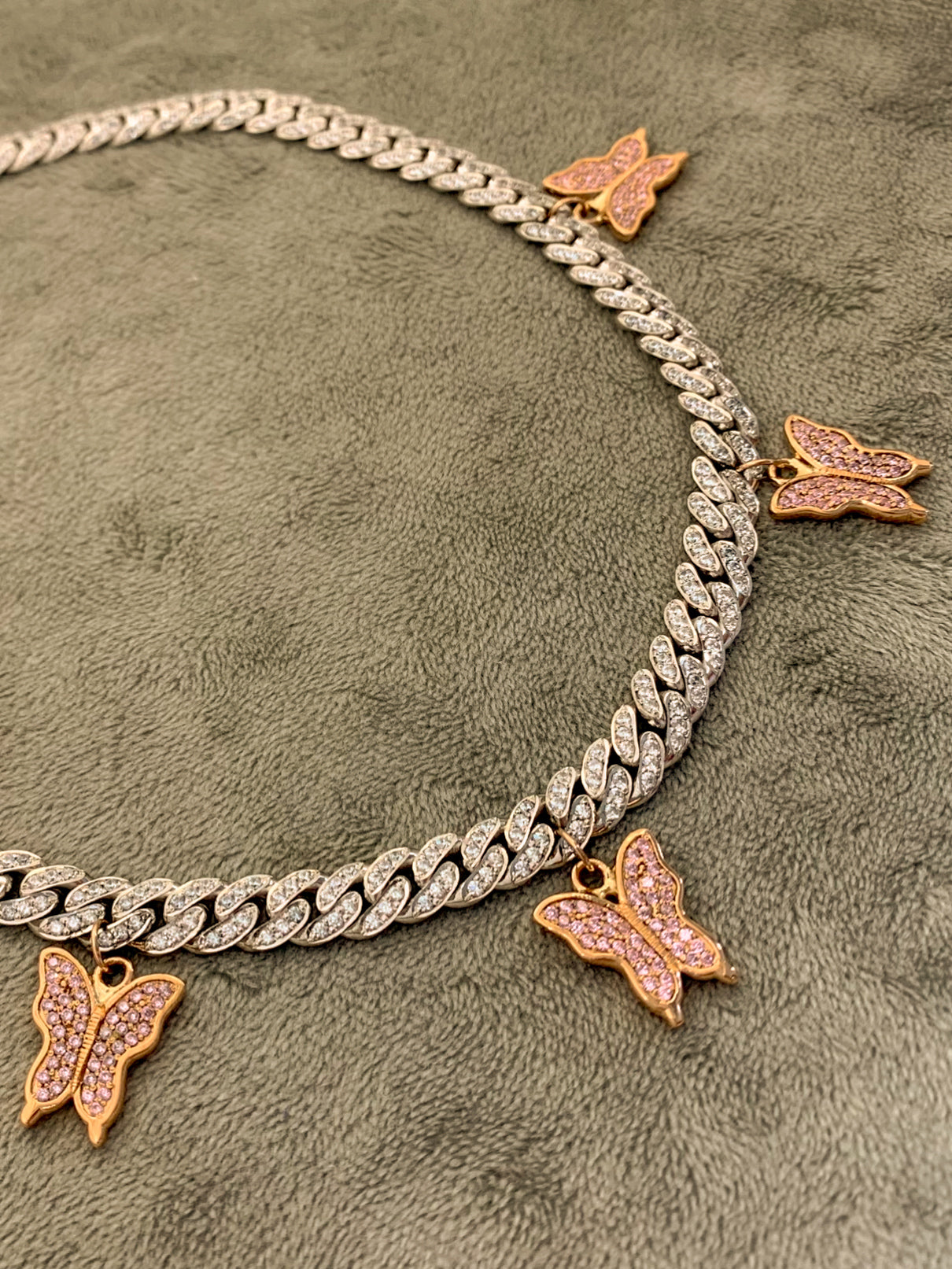 CADENA MARIPOSAS 3,5 CTS DIAMANTES / ORO AMARILLO 60GR