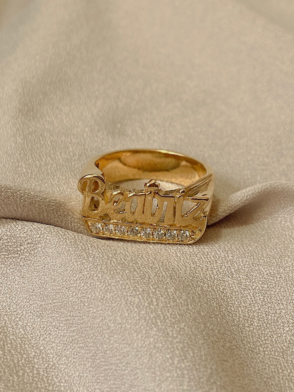 ANILLO NOMBRE 0,12 CTS DIAMANTES / ORO AMARILLO 6GR