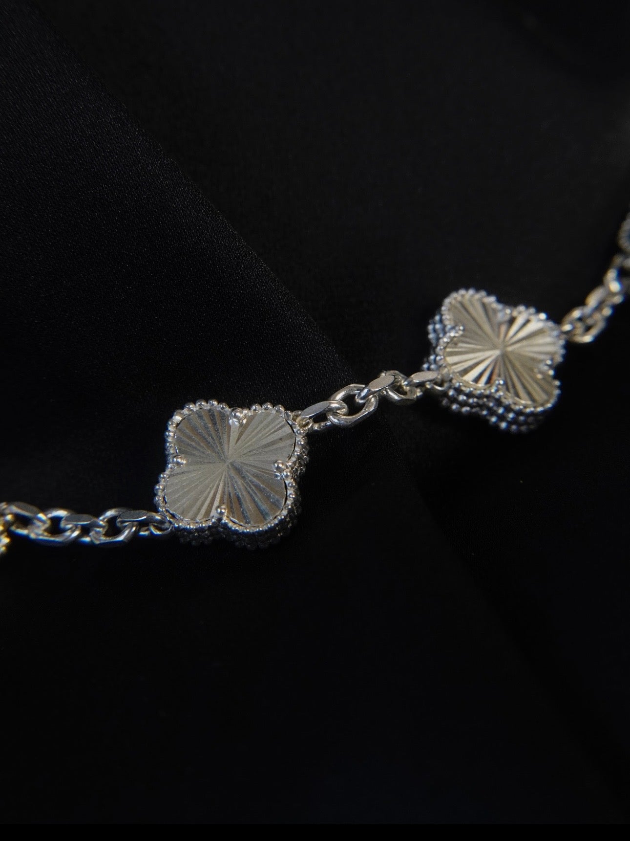 PULSO TREBOL GRANDE DIAMANTADO 19.5 CM AJUSTABLE A 18CM 15.3gr / 19.5cm / Plata Esp.