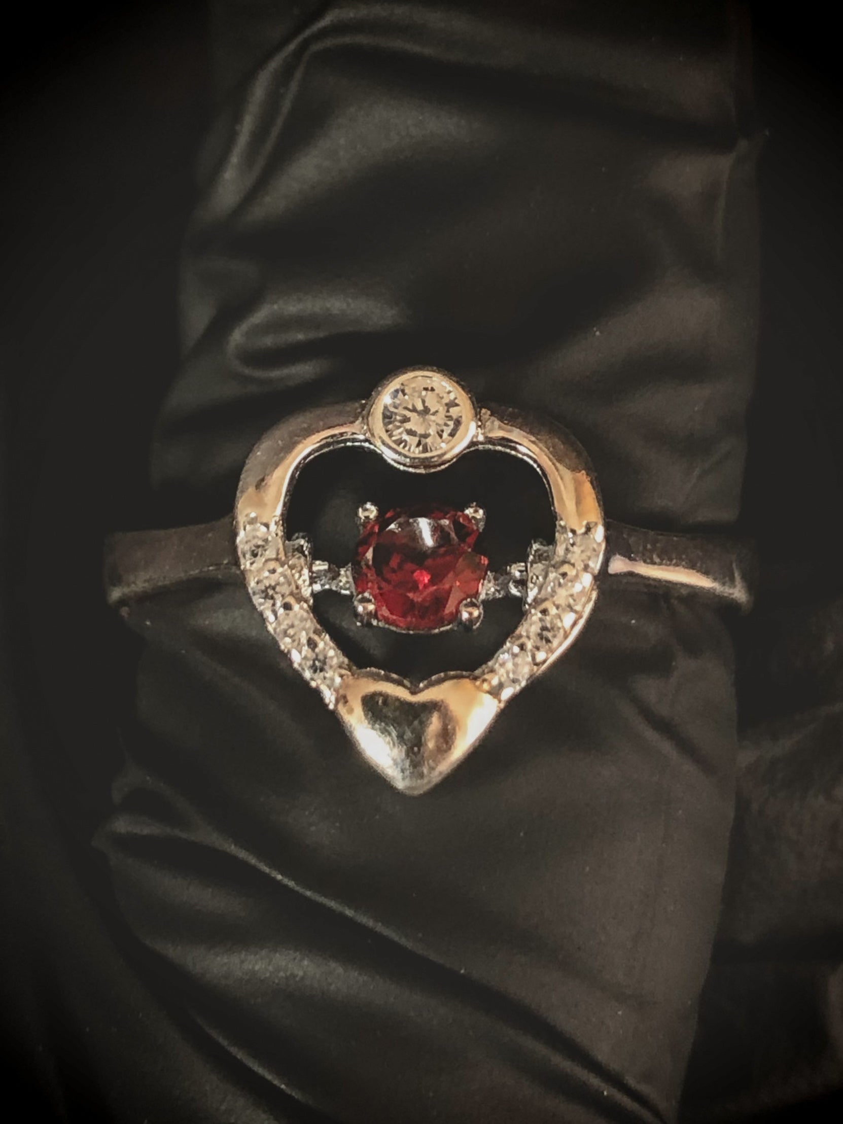 SOLITARIO CORAZÓN CARMESÍ T8