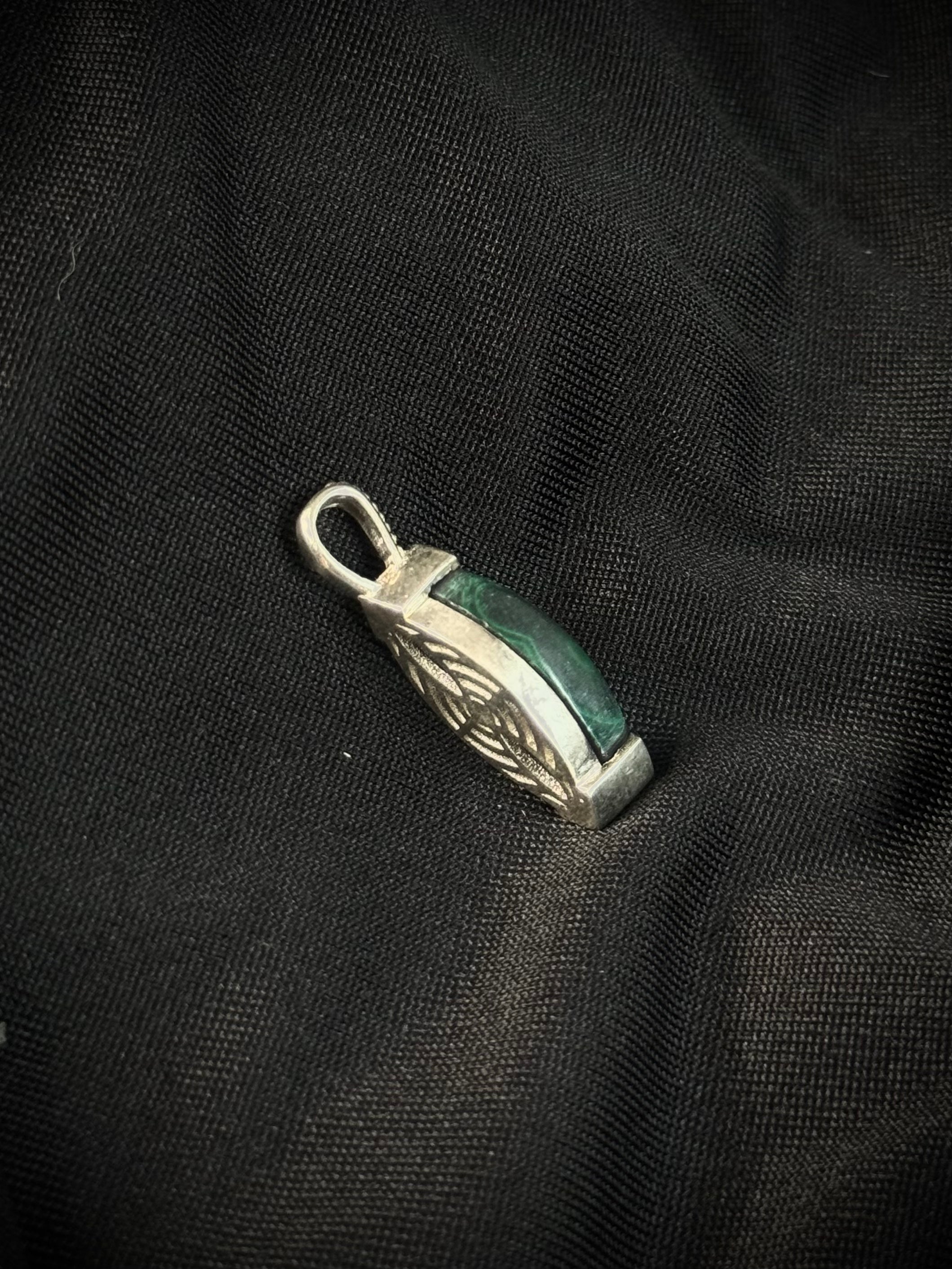 DIJE MALAQUITA SLEEVE 4.12gr / 3cm / PLATA