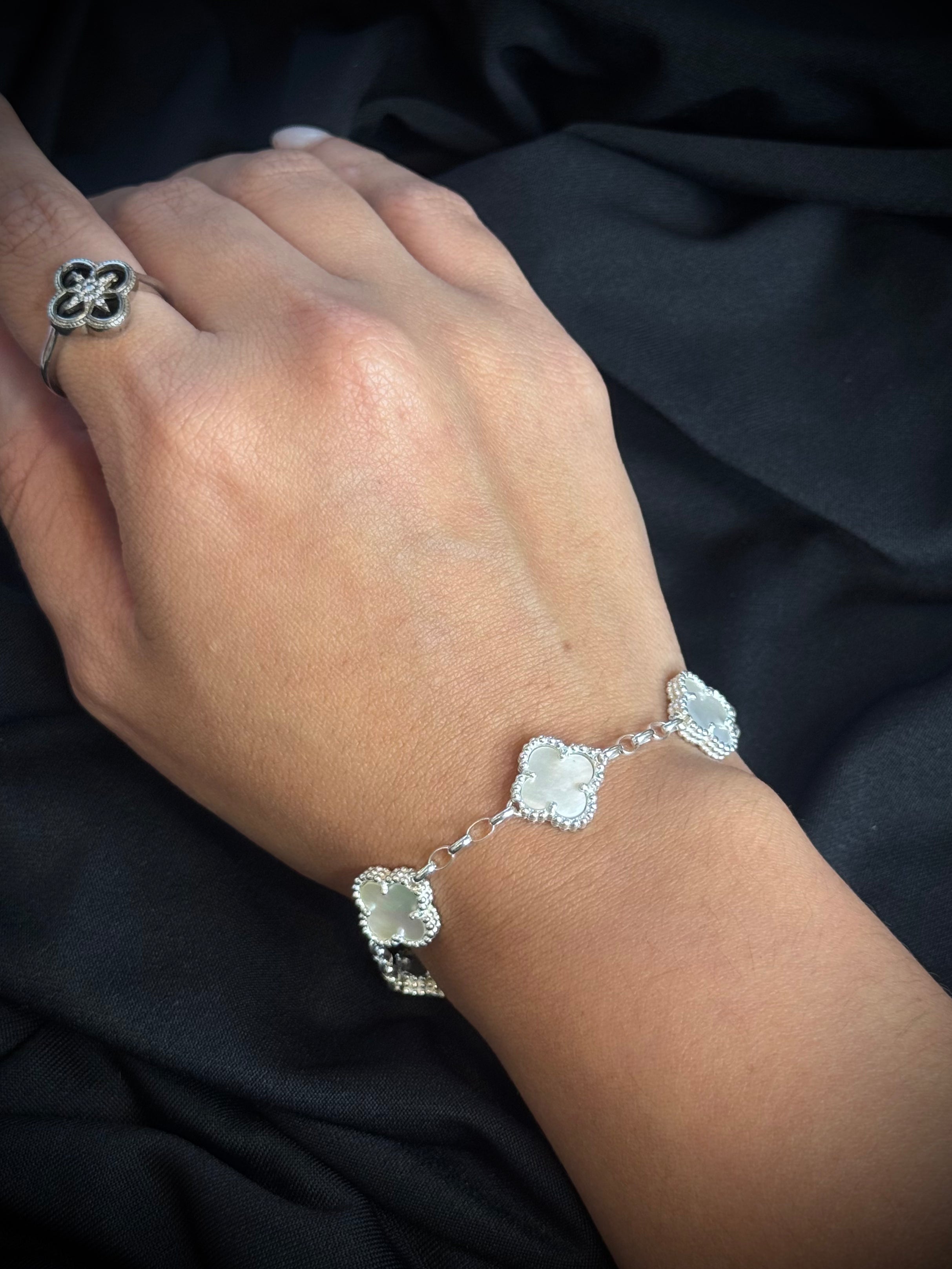 PULSO Trebol blanco 8.2gr / 19cm / PLATA Esp. Esp.