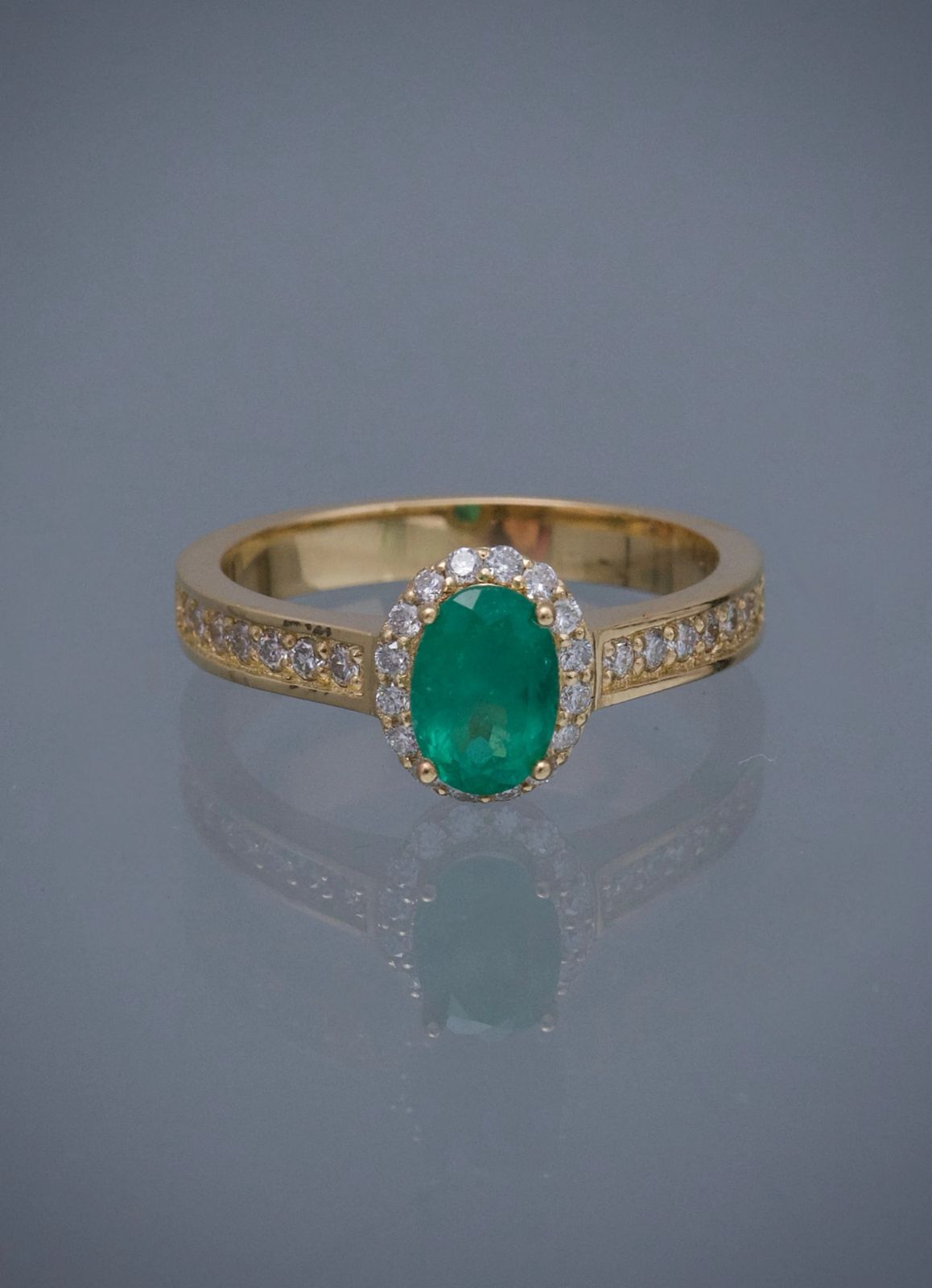 SOLITARIO ALMA 0,80 CTS ESMERALDA 0,30CTS DIAMANTES / ORO AMARILLO 4,35GR