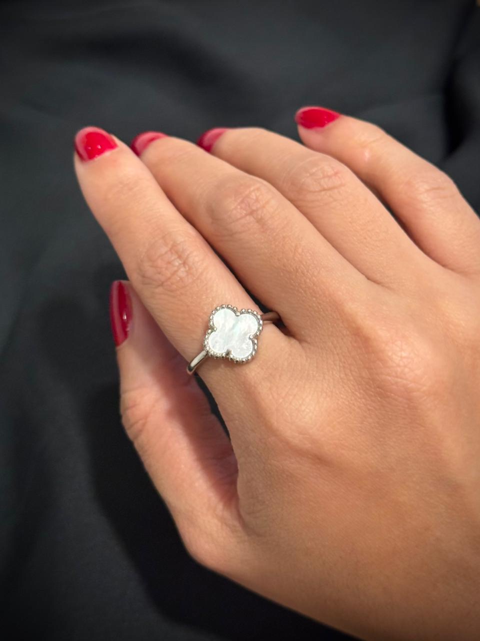 ANILLO TRÉBOL BLANCO GRANDE CLÁSICO