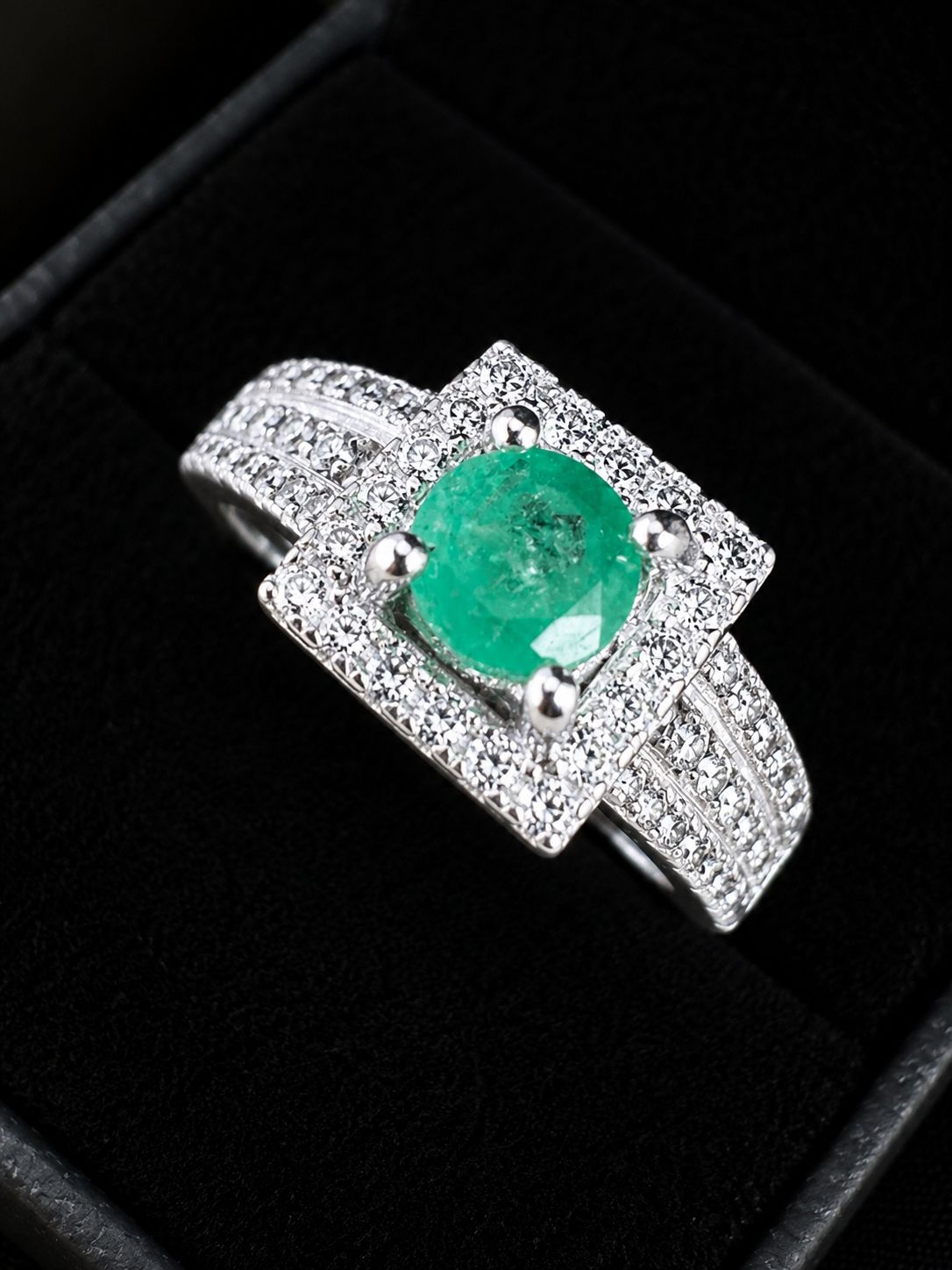 SOLITARIO DAFNE ESMERALDA 3.82gr / TALLA 8 / PLATA (Joya)