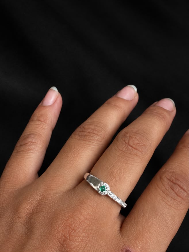 SOLITARIO ROMA ESMERALDA 2.02gr / TALLA 7 3/4 / PLATA (Joya)