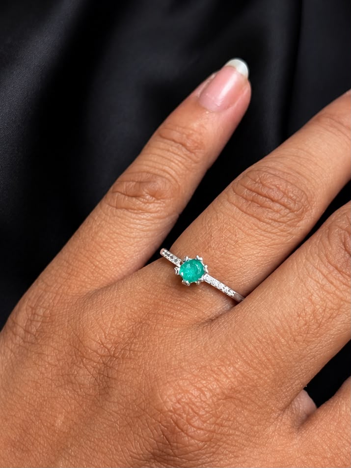 SOLITARIO ZELDA ESMERALDA 0.92gr / TALLA 5 / PLATA (Joya)