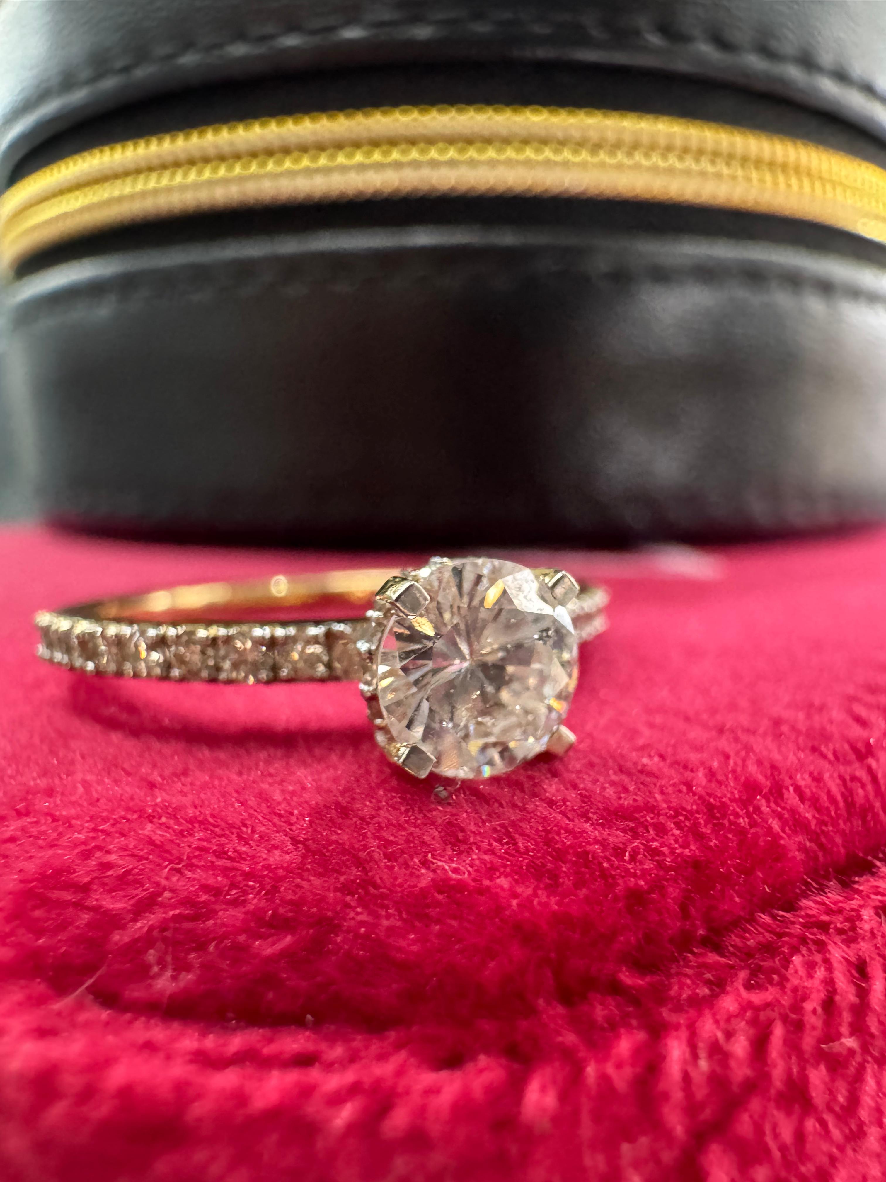 SOLITARIO AURORA 0,50 CTS DIAMANTE 0,27 CTS DIAMANTES / ORO AMARILLO 2,45GR