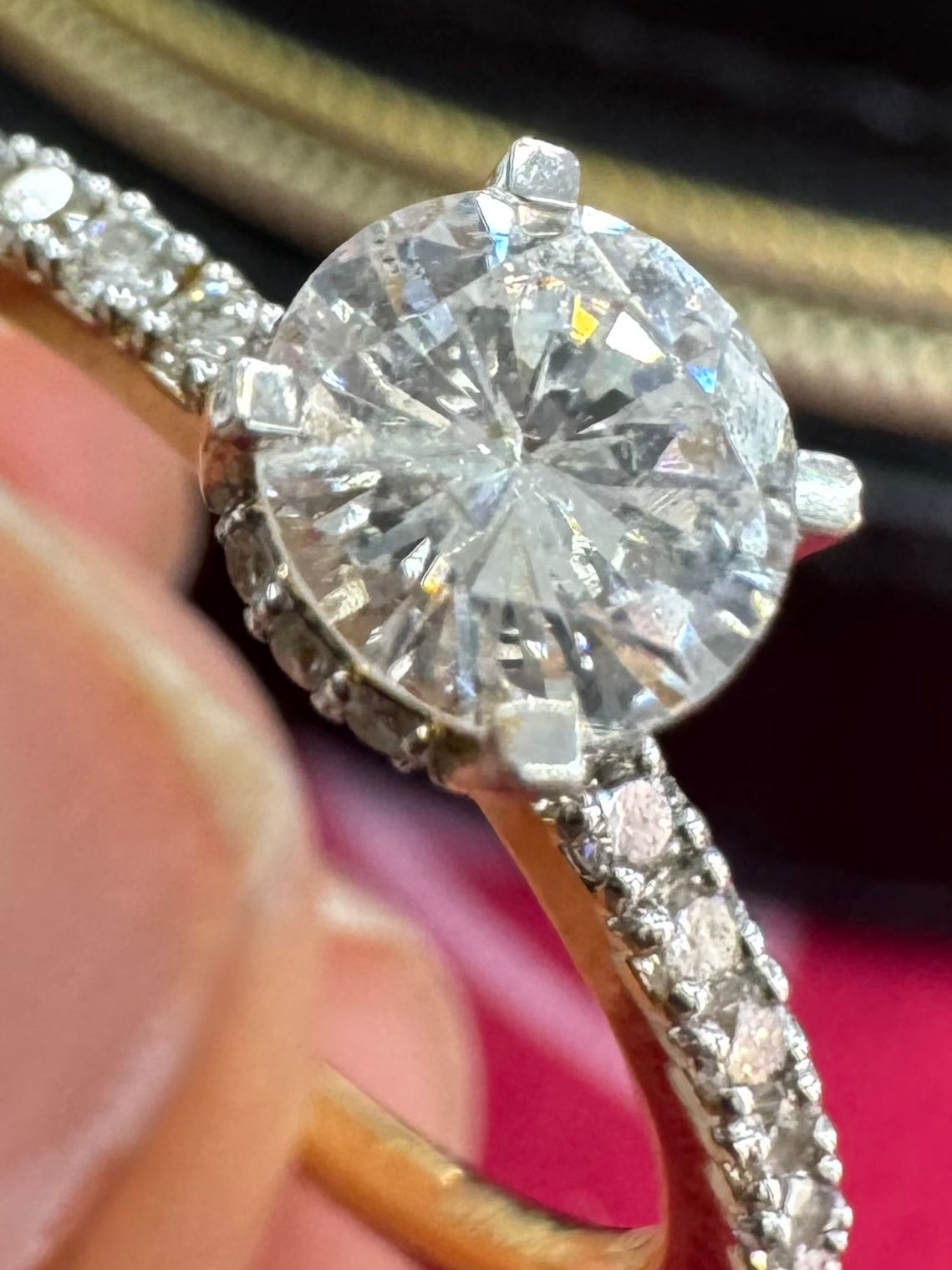 SOLITARIO AURORA 0,50 CTS DIAMANTE 0,27 CTS DIAMANTES / ORO AMARILLO 2,45GR