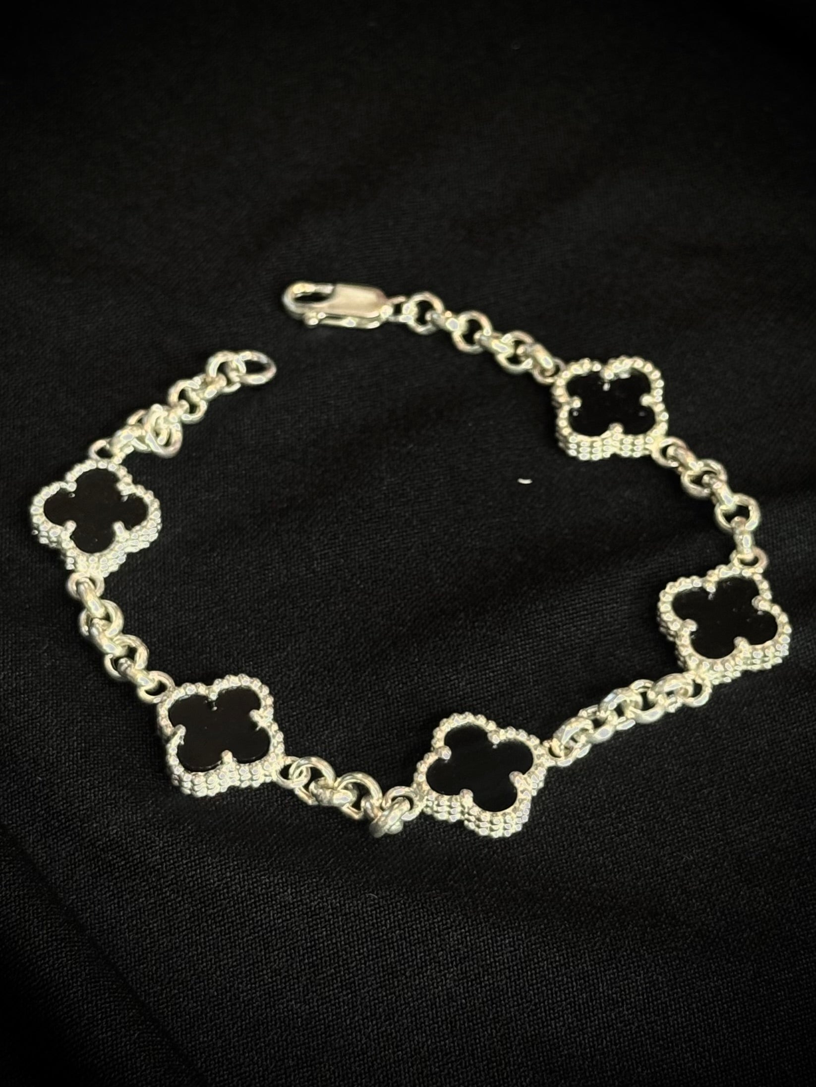 PULSO Trebol negro 9.54gr / 16cm / PLATA Esp. Esp.