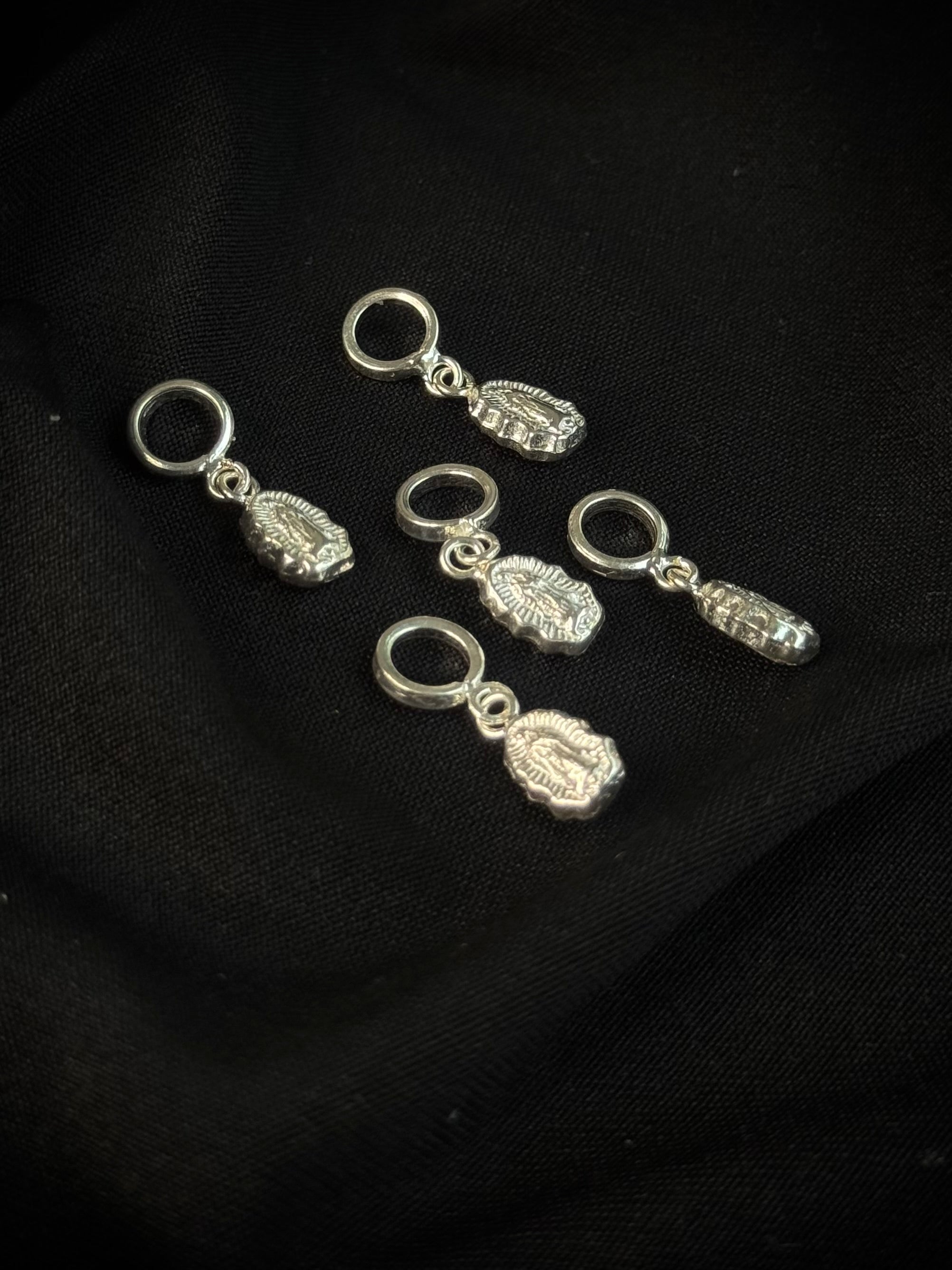 DIJE SILUETA GUADALUPE 0.79gr / 1.04cm / PLATA