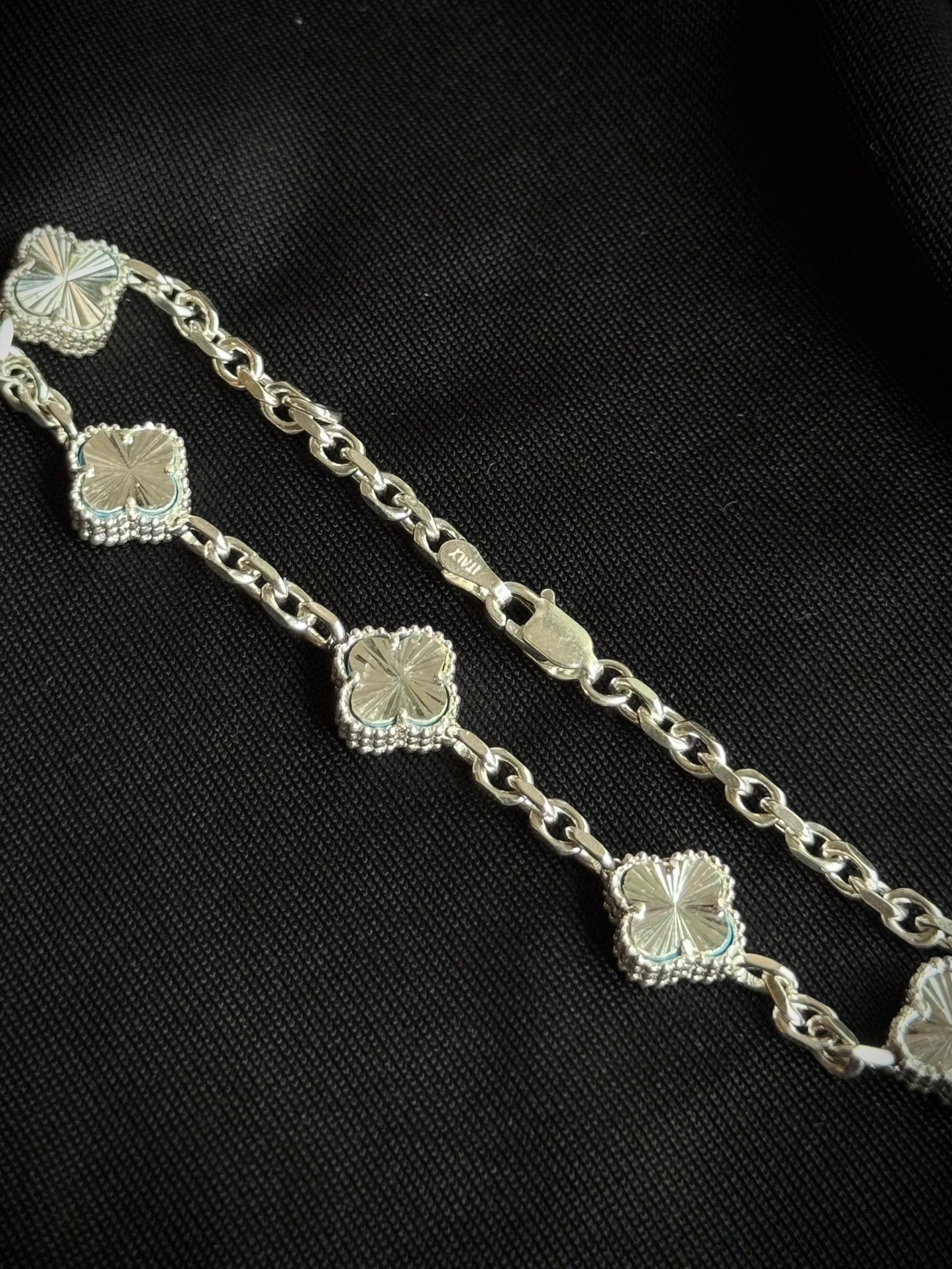 PULSO TREBOL DIAMANTADO BLANCO PEQUENO 10.12gr / PLATA Esp.