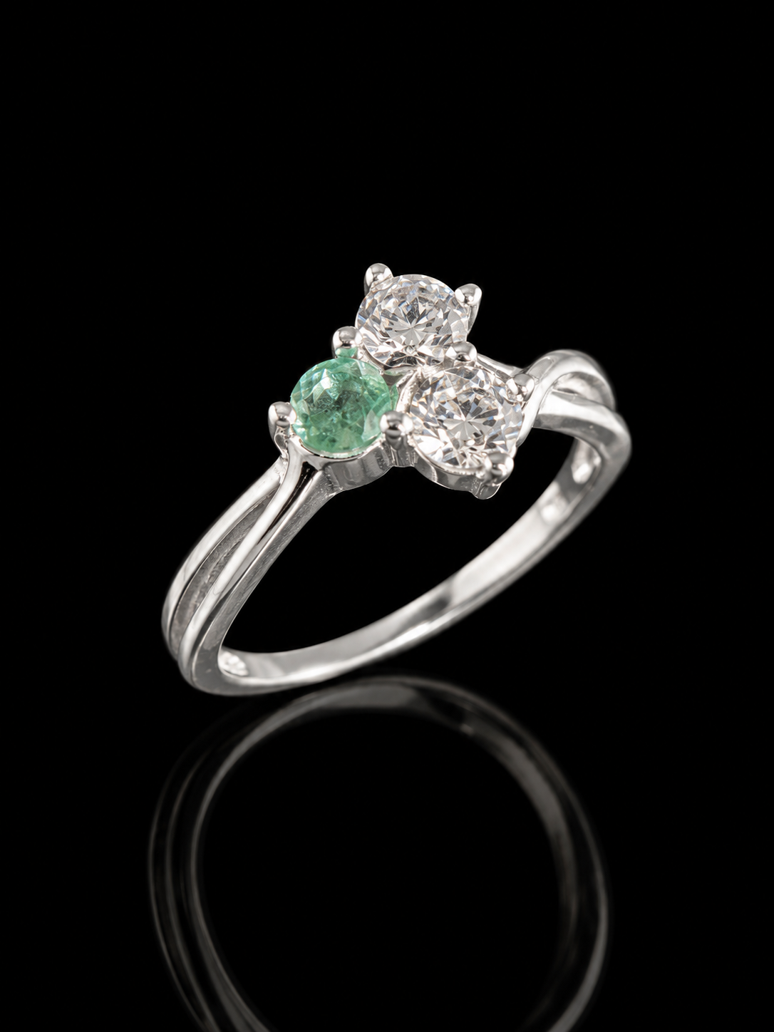 SOLITARIO RENATA ESMERALDA SWAROVSKI 1.77gr / 7 3/4 / PLATA (Joya)
