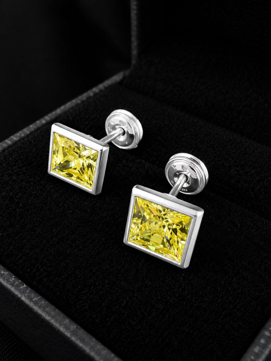 TOPOS CUADRADO CIRCON AMARILLO 1.31gr / PLATA (Joya)
