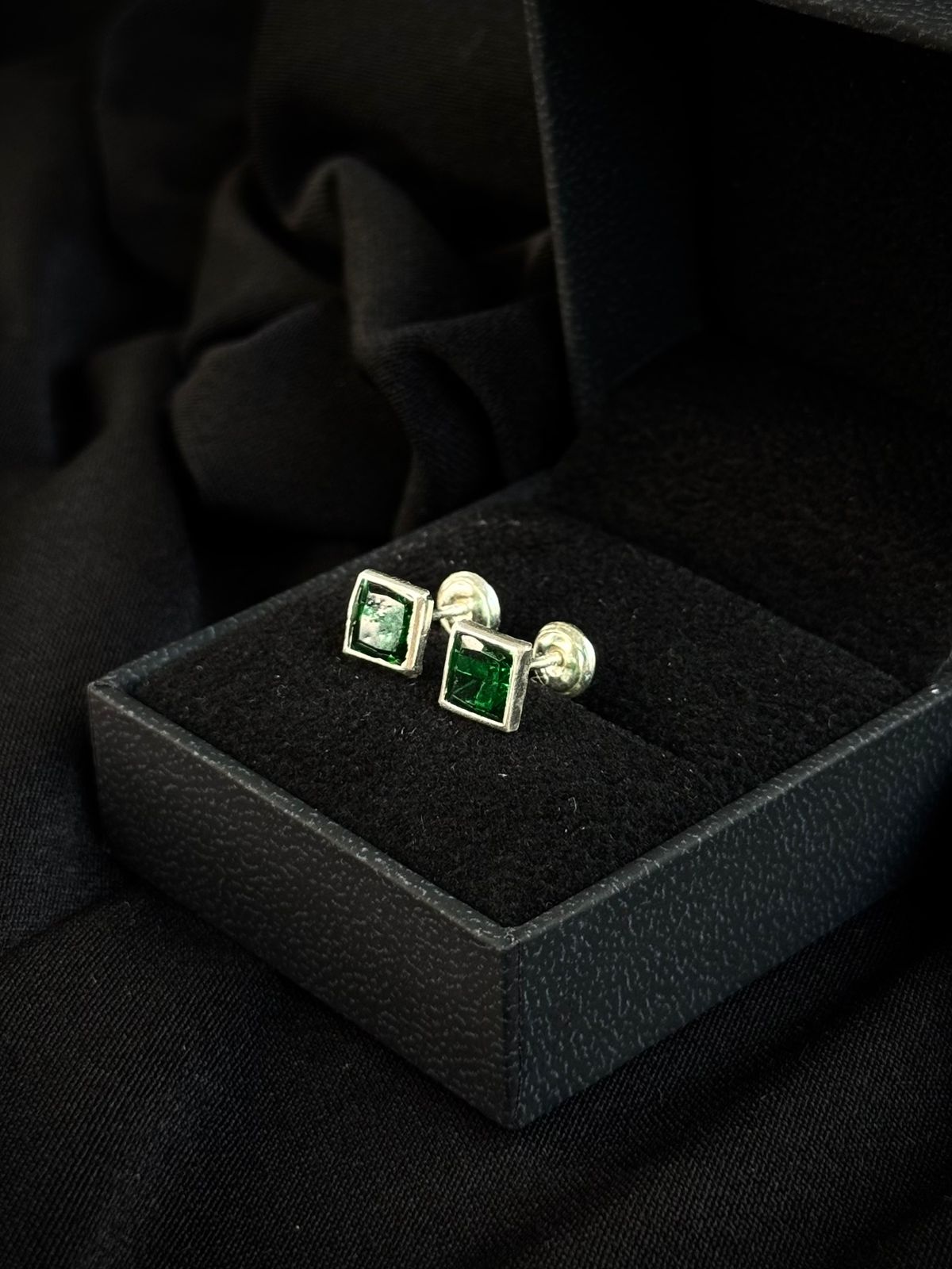 TOPOS CUADRADO CIRCON VERDE 0.92gr / PLATA (Joya)