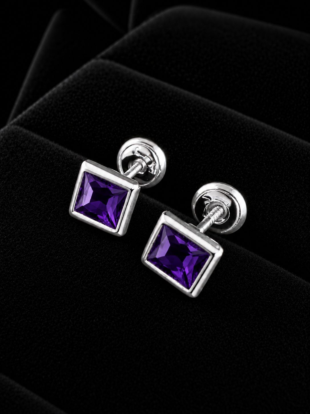 TOPOS CUADRADO LILA 0.98gr / PLATA (Joya)