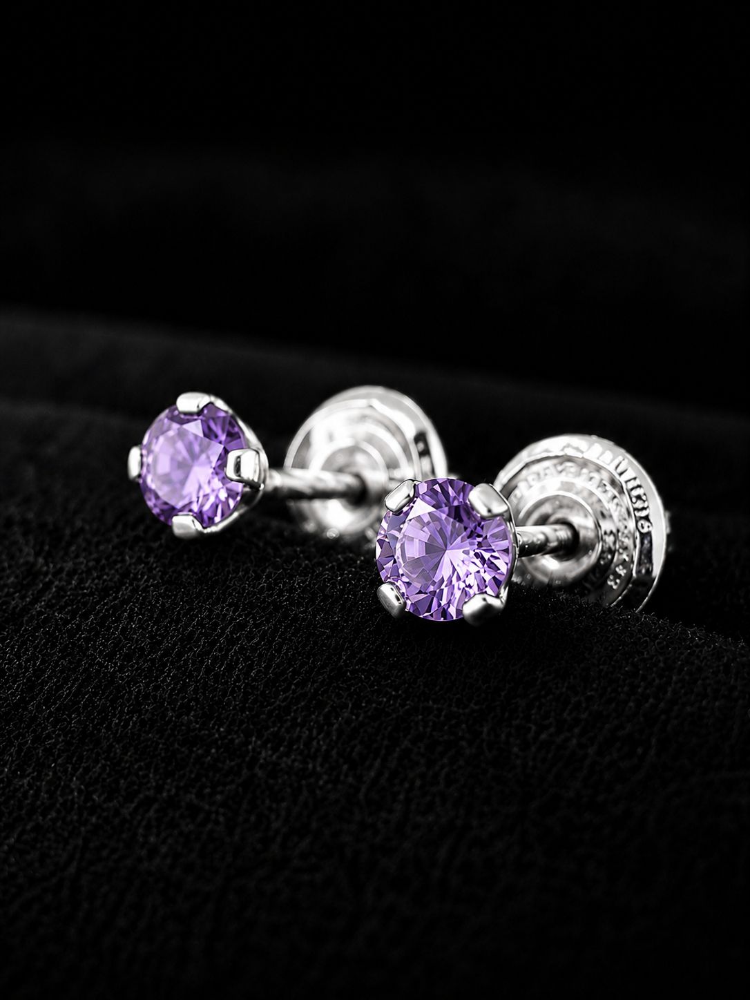 TOPOS LILA 0.37gr / PLATA (Joya)