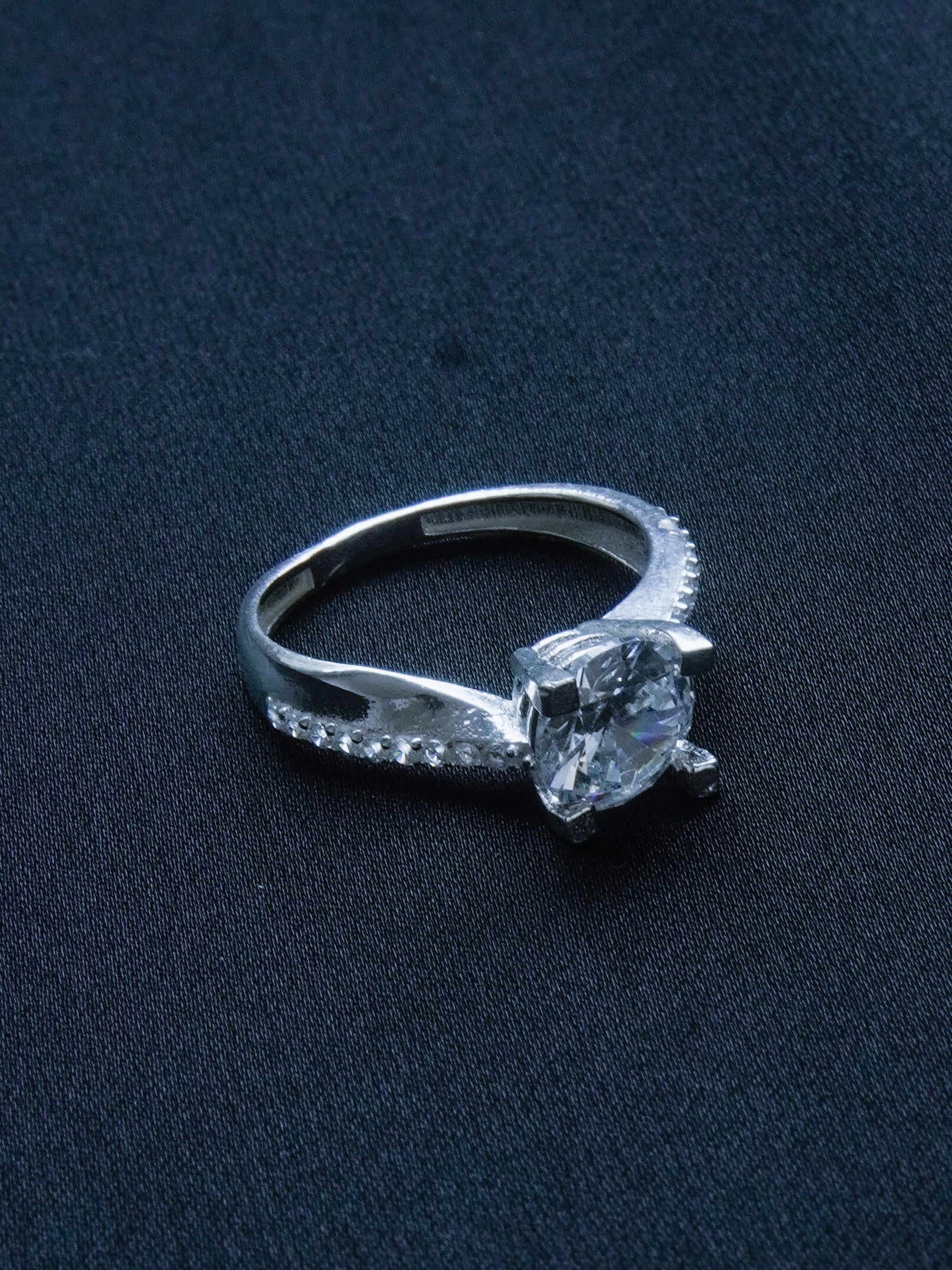 SOLITARIO ENTORCHADO 1.97gr / TALLA 6 / Plata