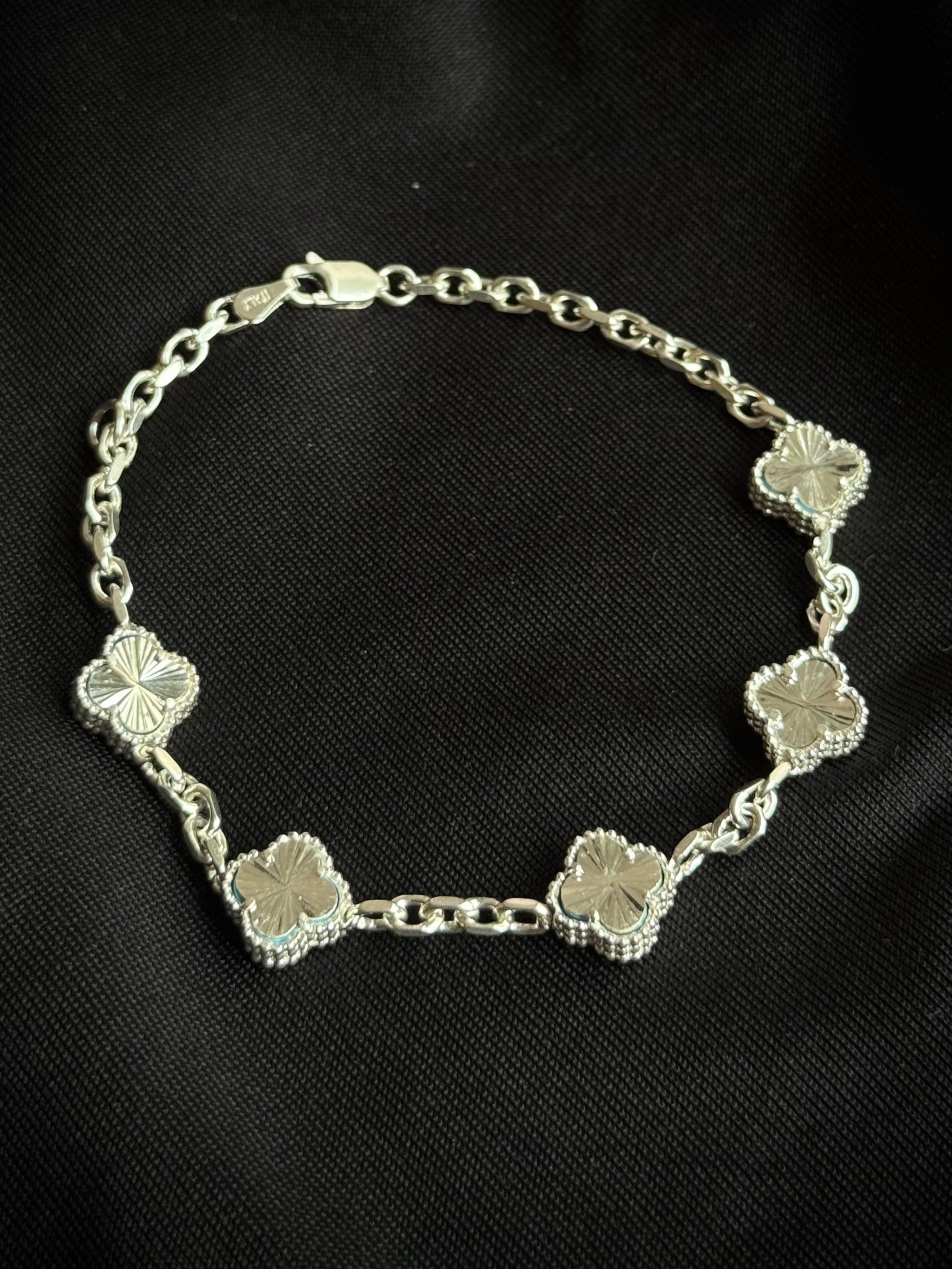 PULSO TREBOL DIAMANTADO BLANCO PEQUENO 10.12gr / PLATA Esp.
