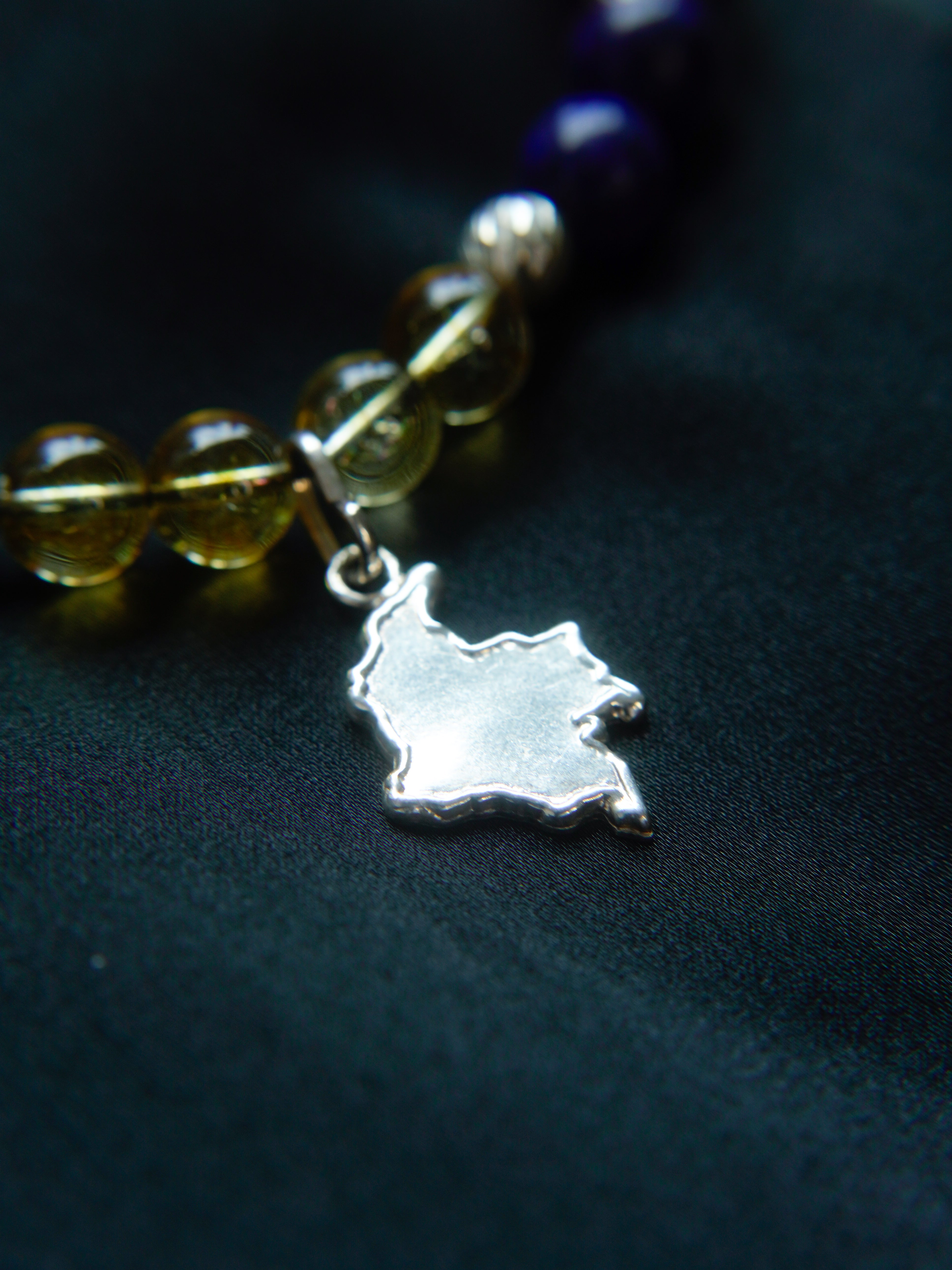 PULSERA COLOMBIA. DIJE 1.78GR- BOLAS 1GR 2.78gr / Plata