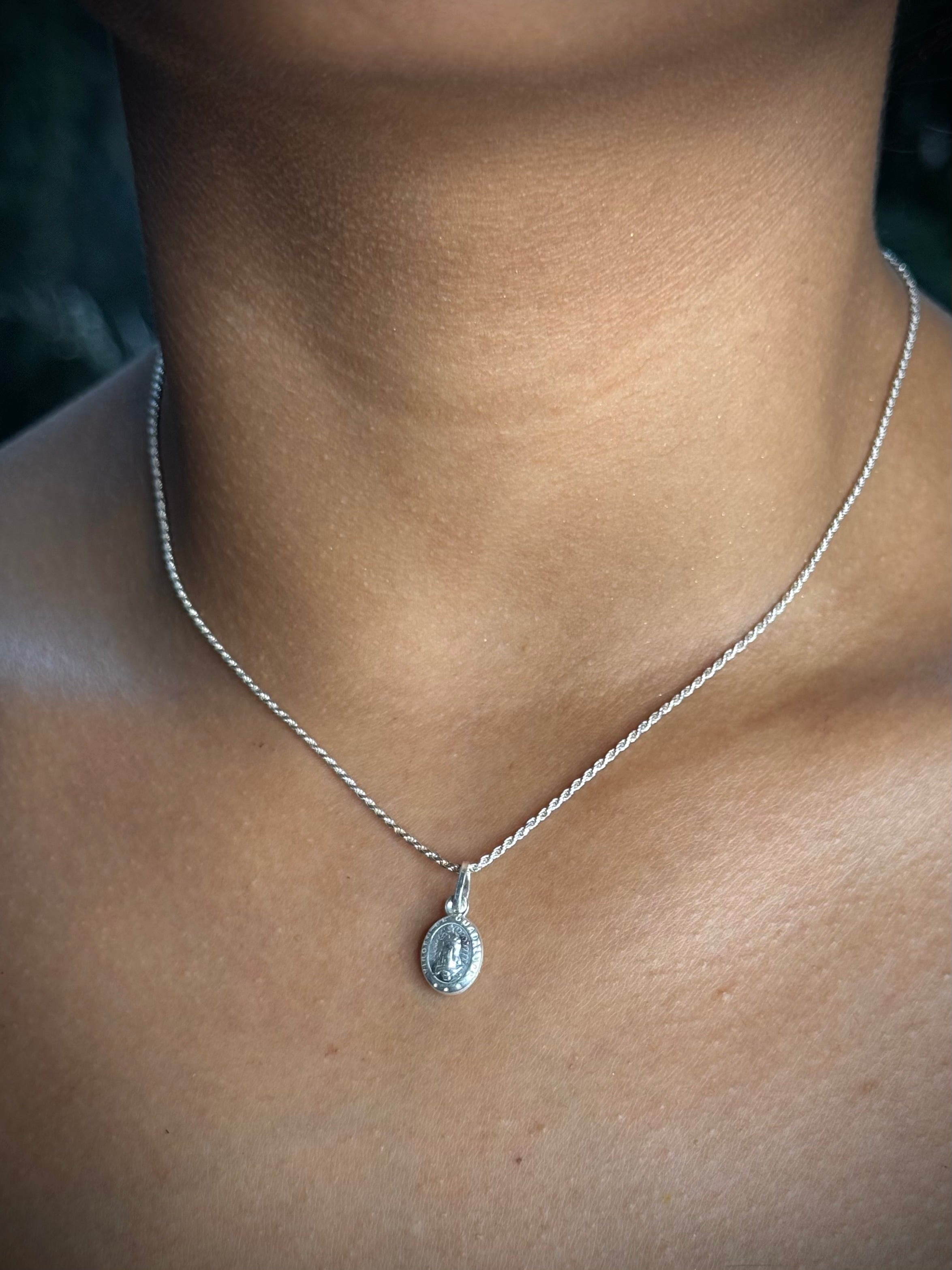 DIJE MEDALLA GUADALUPE 0.7gr / 1cm / PLATA