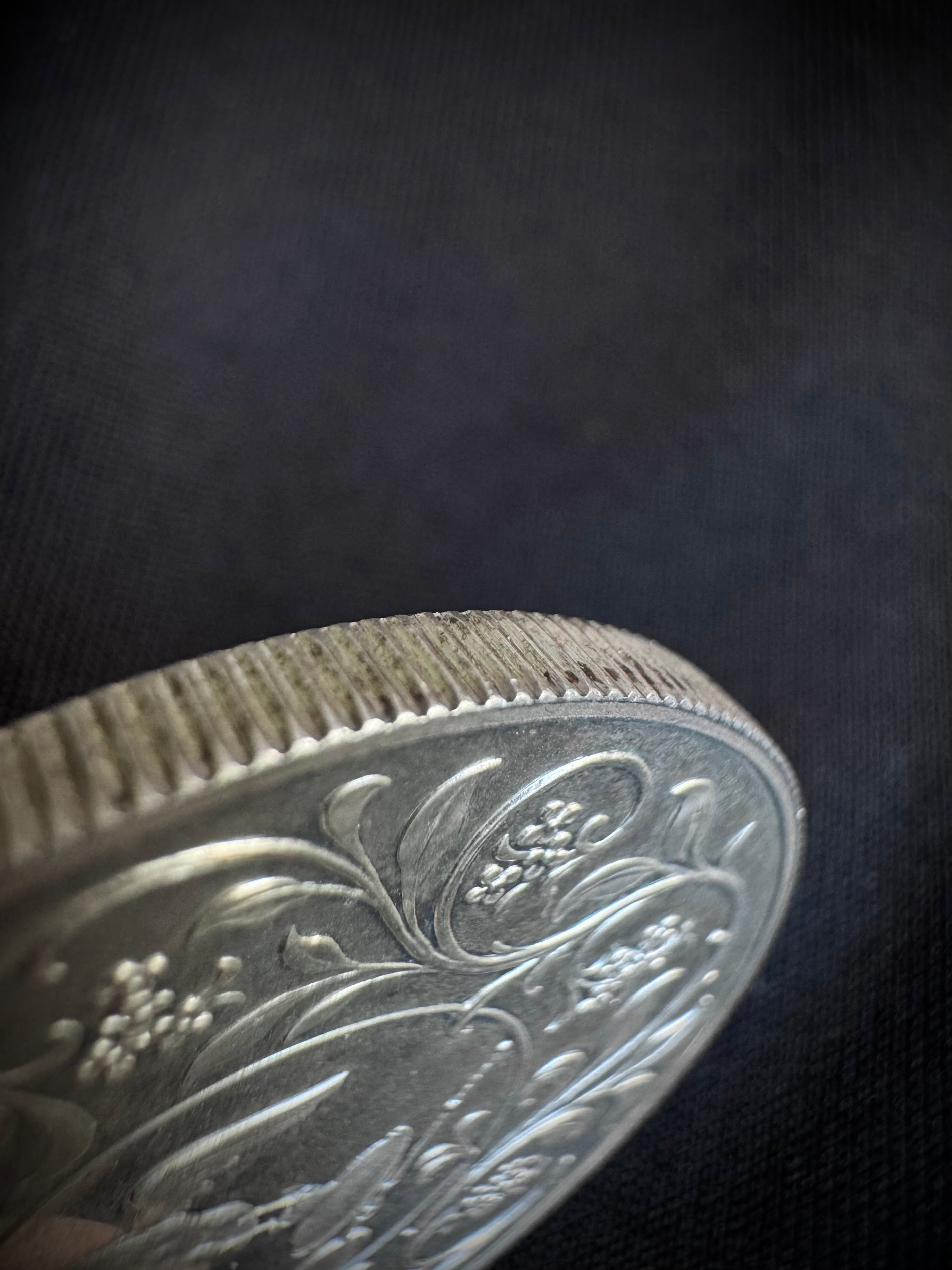 MONEDA UK 1977 28.6gr / 3.8cm / PLATAMONEDA