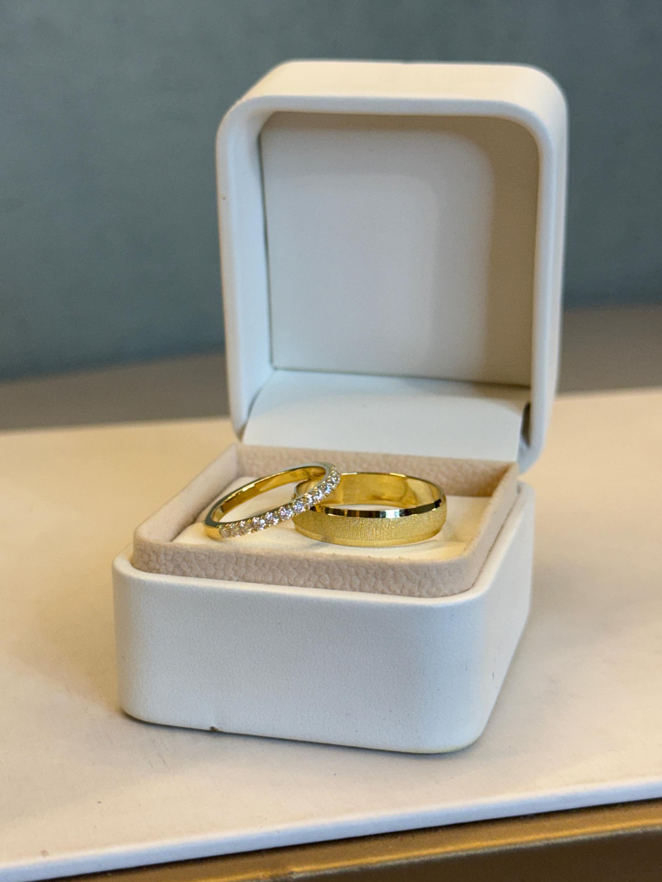 ARGOLLA PAR VINCULO 0.30 CTS DIAMANTES 5gr / ORO AMARILLO Nac (Joya)