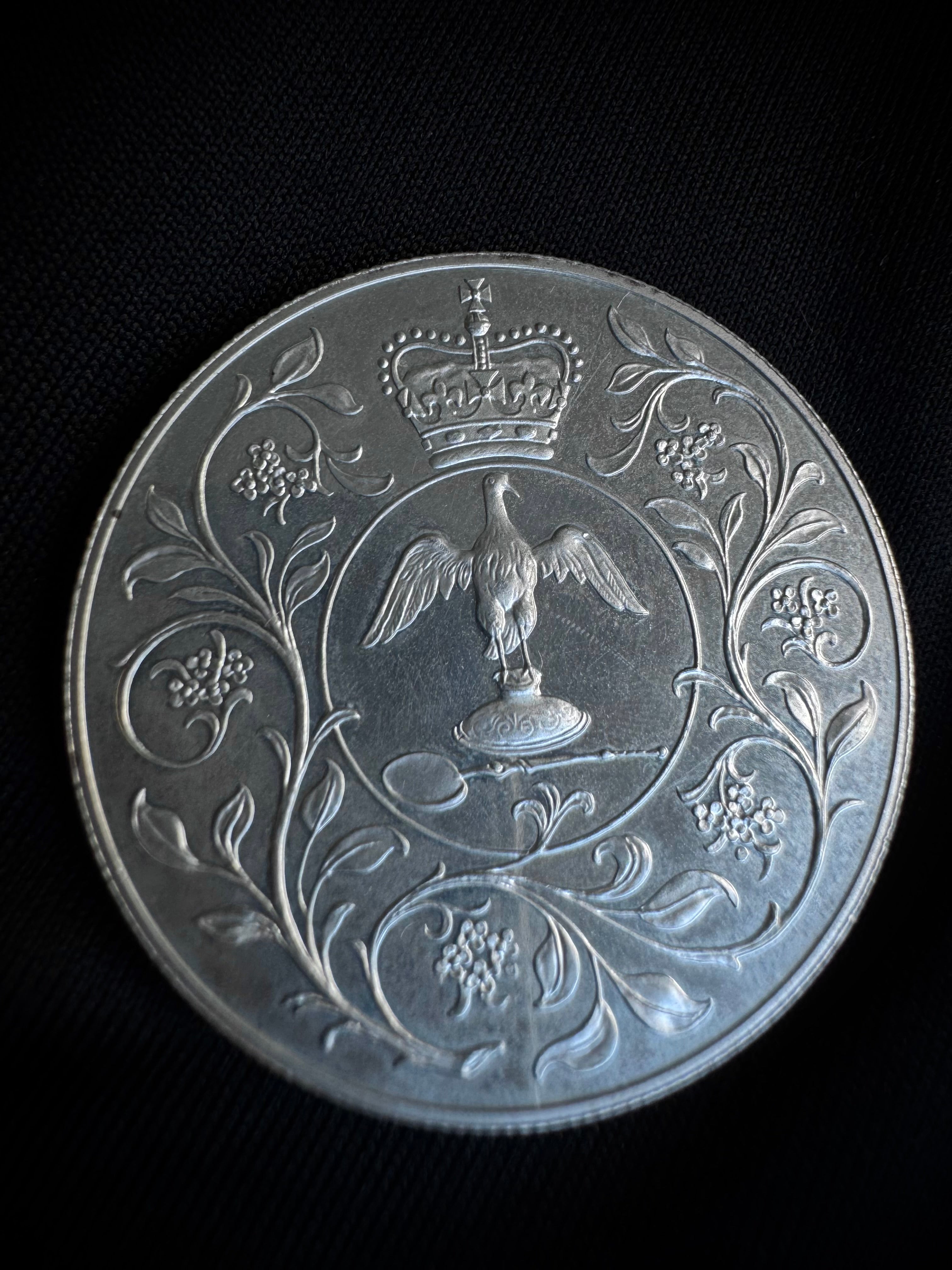 MONEDA UK 1977 28.6gr / 3.8cm / PLATAMONEDA