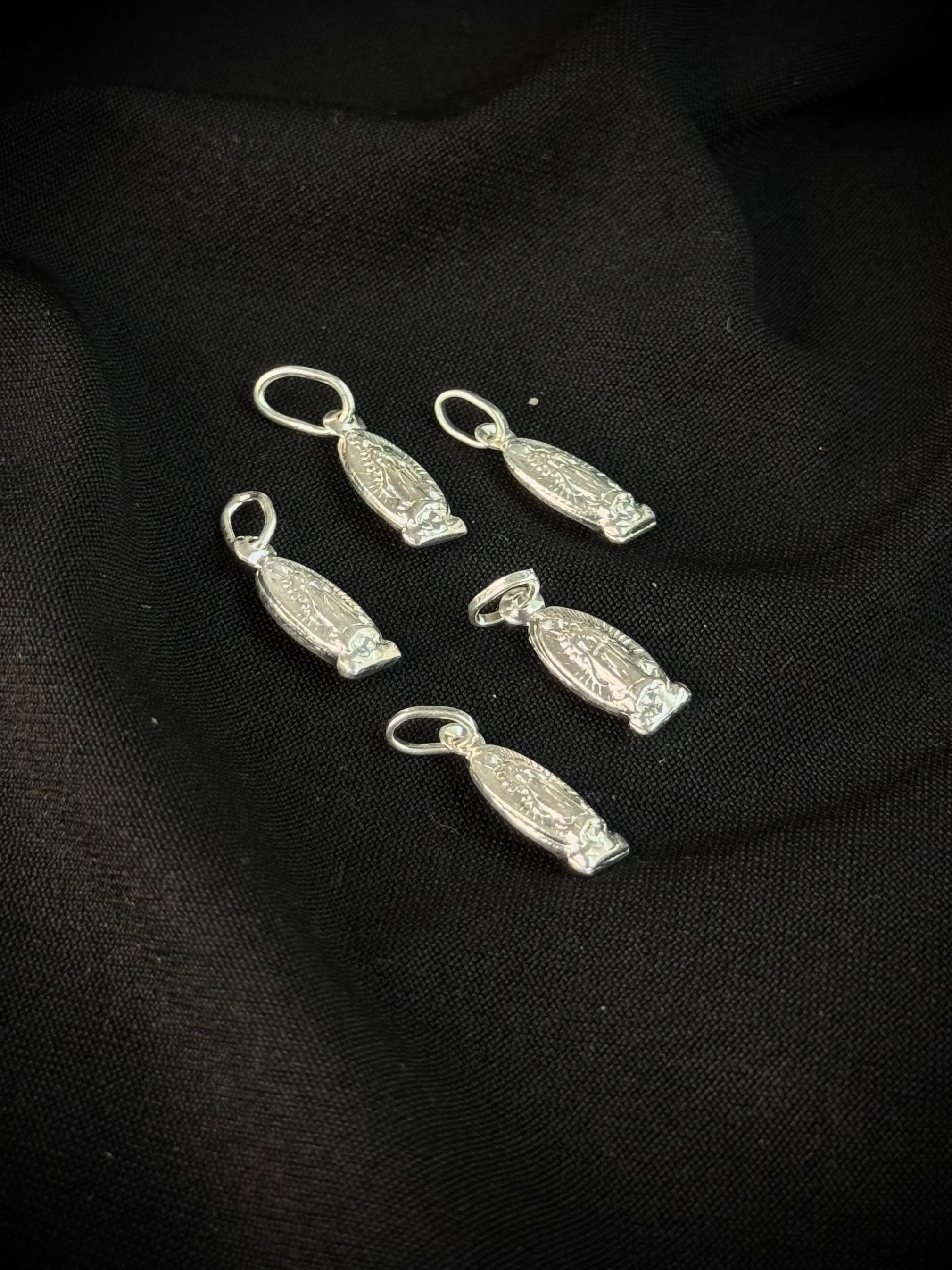 DIJE SILUETA VIRGEN DE GUADALUPE 0.71gr / 1.35cm / PLATA