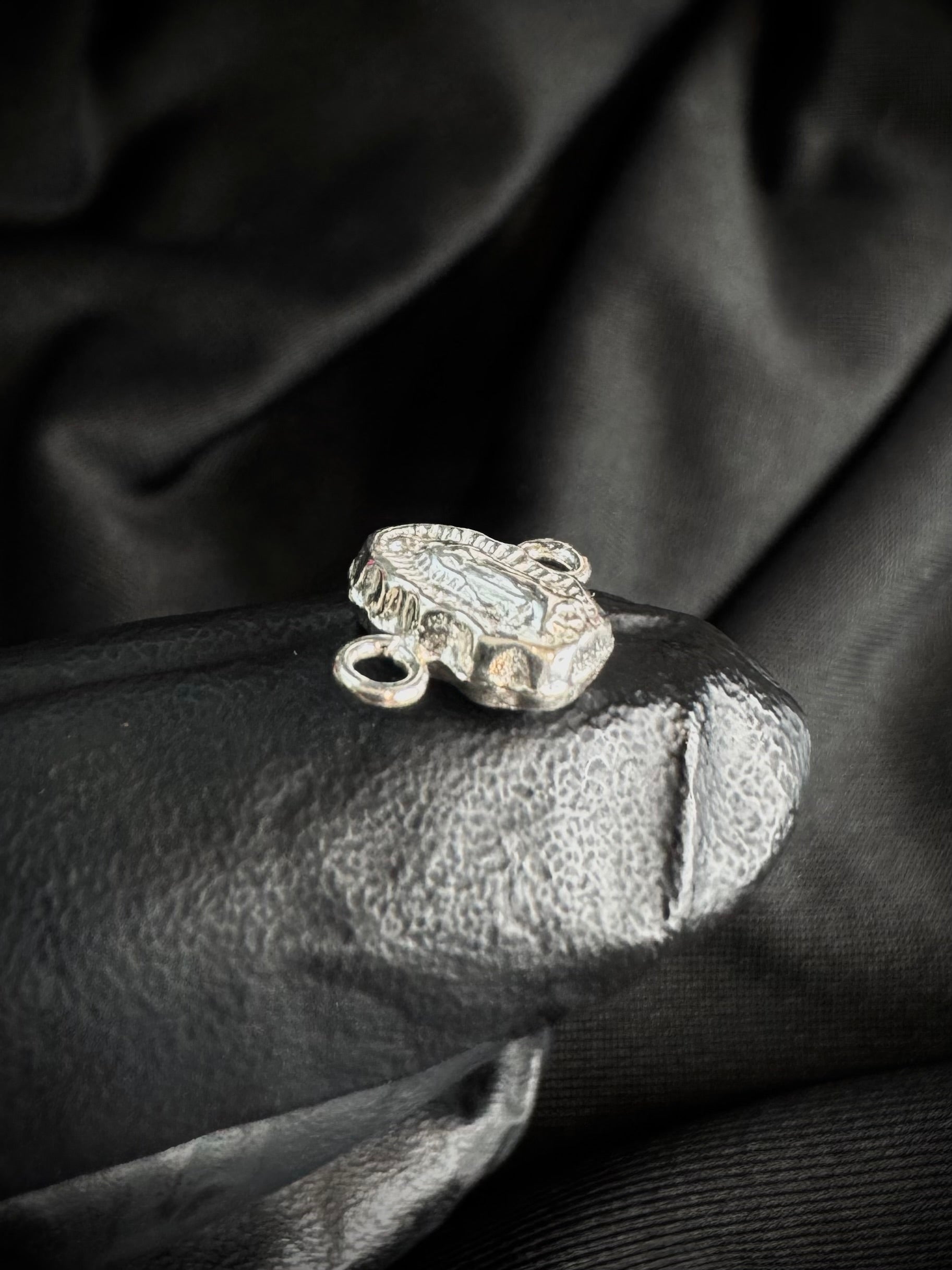 HERRAJE GUADALUPE SILUETA 0.5gr / 0.6cm / PLATA