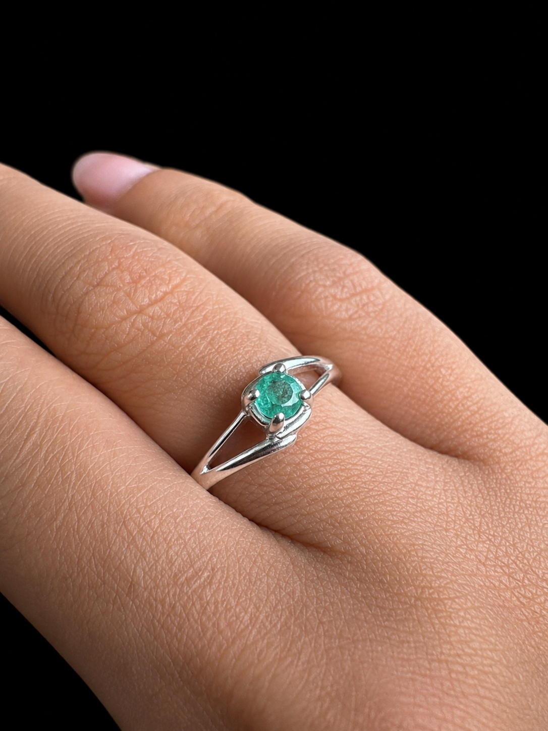 SOLITARIO CAMILA ESMERALDA 1.92gr / TALLA 8 / PLATA (Joya)