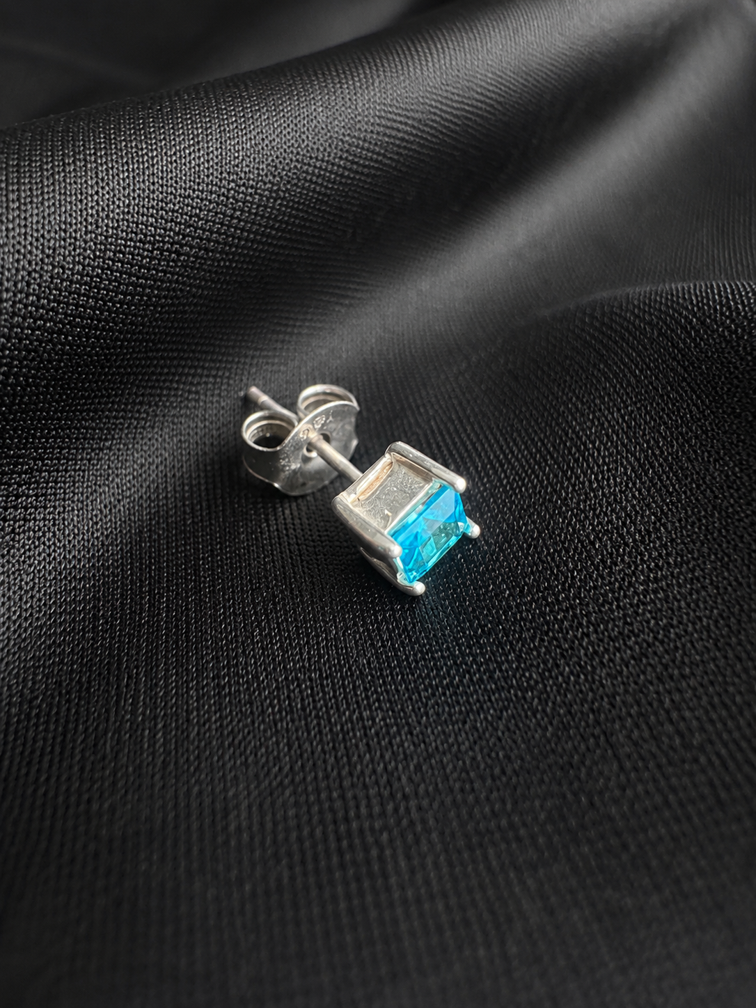 TOPOS CUADRADO AZUL UNIDAD 0.56gr / PLATA