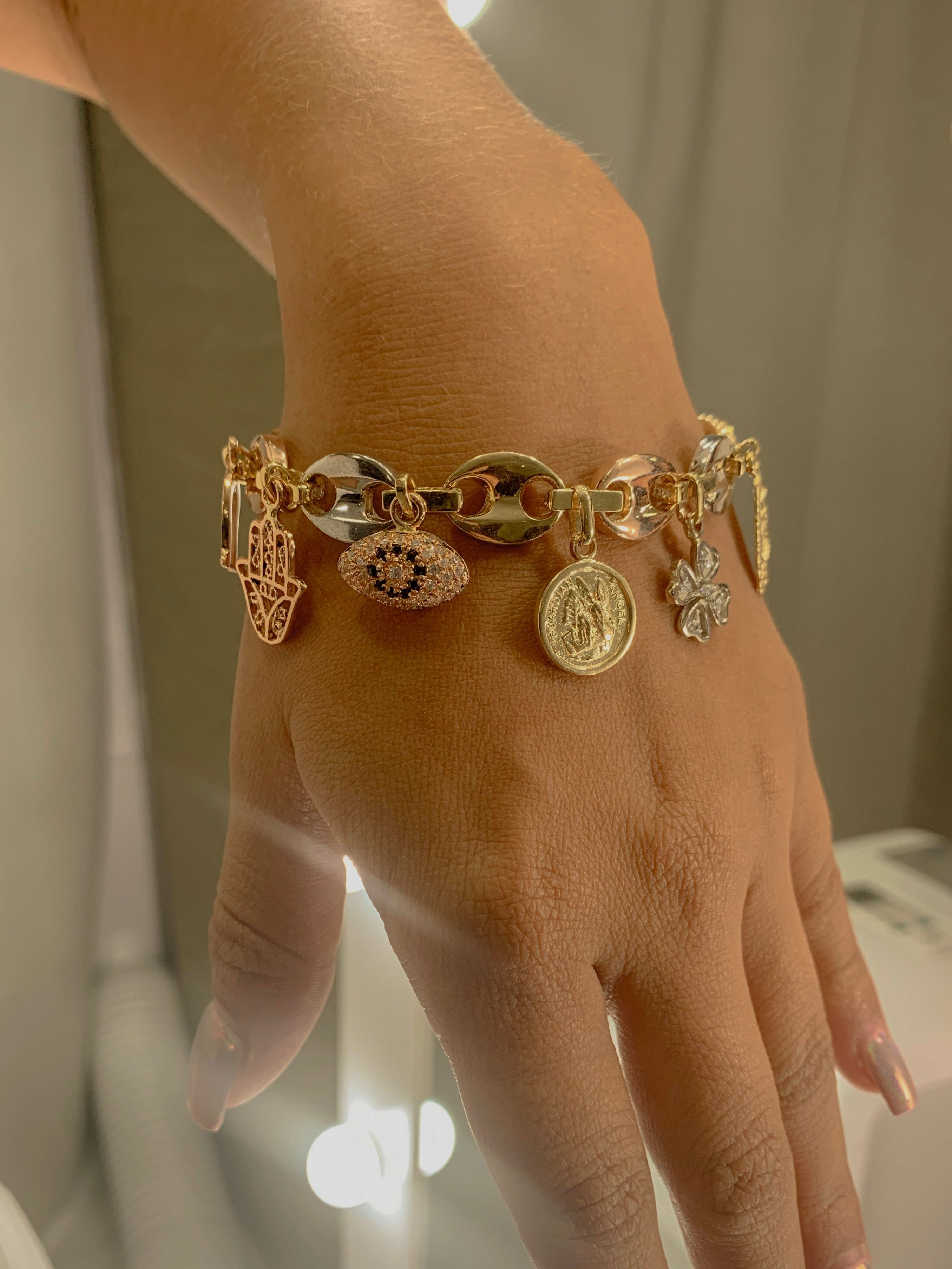 PULSO DE LA MANO DIVINA 1 CTS DIAMANTES / TRES OROS 40GR