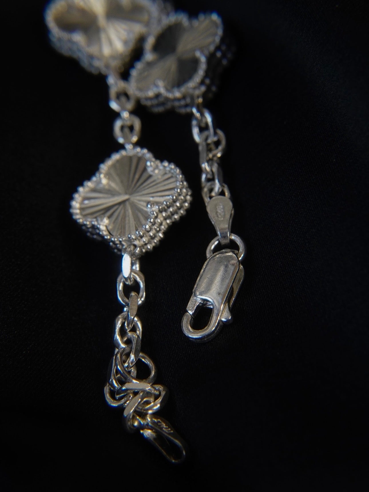 PULSO TREBOL GRANDE DIAMANTADO 19.5 CM AJUSTABLE A 18CM 15.3gr / 19.5cm / Plata Esp.