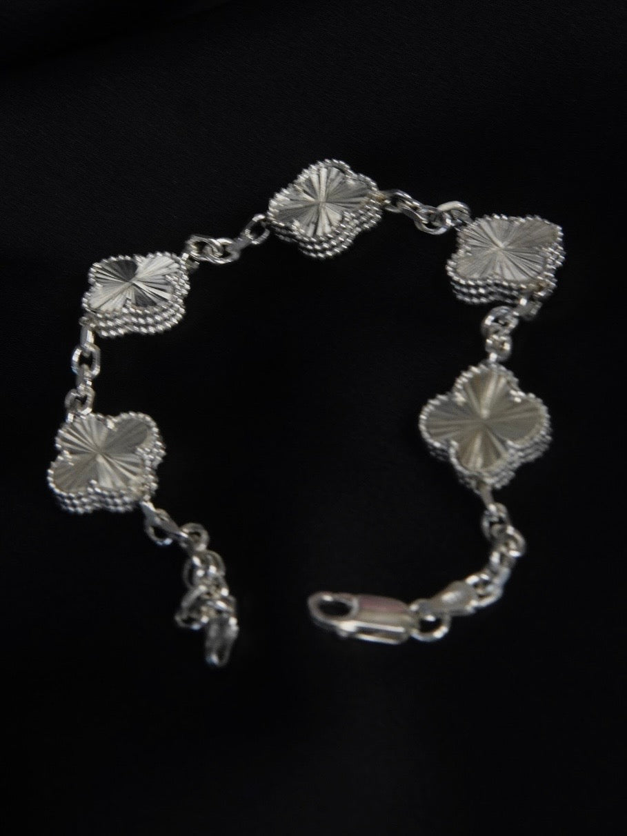 PULSO TREBOL GRANDE DIAMANTADO 19.5 CM AJUSTABLE A 18CM 15.3gr / 19.5cm / Plata Esp.